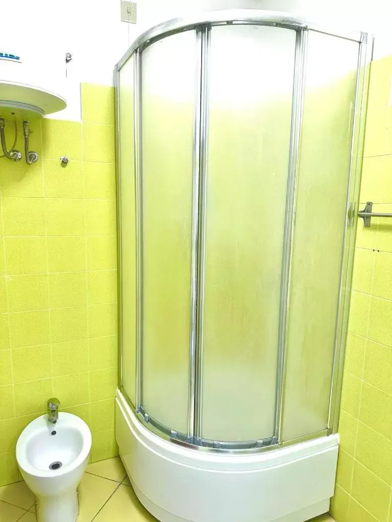 Shower, Bathroom in Happy Stay