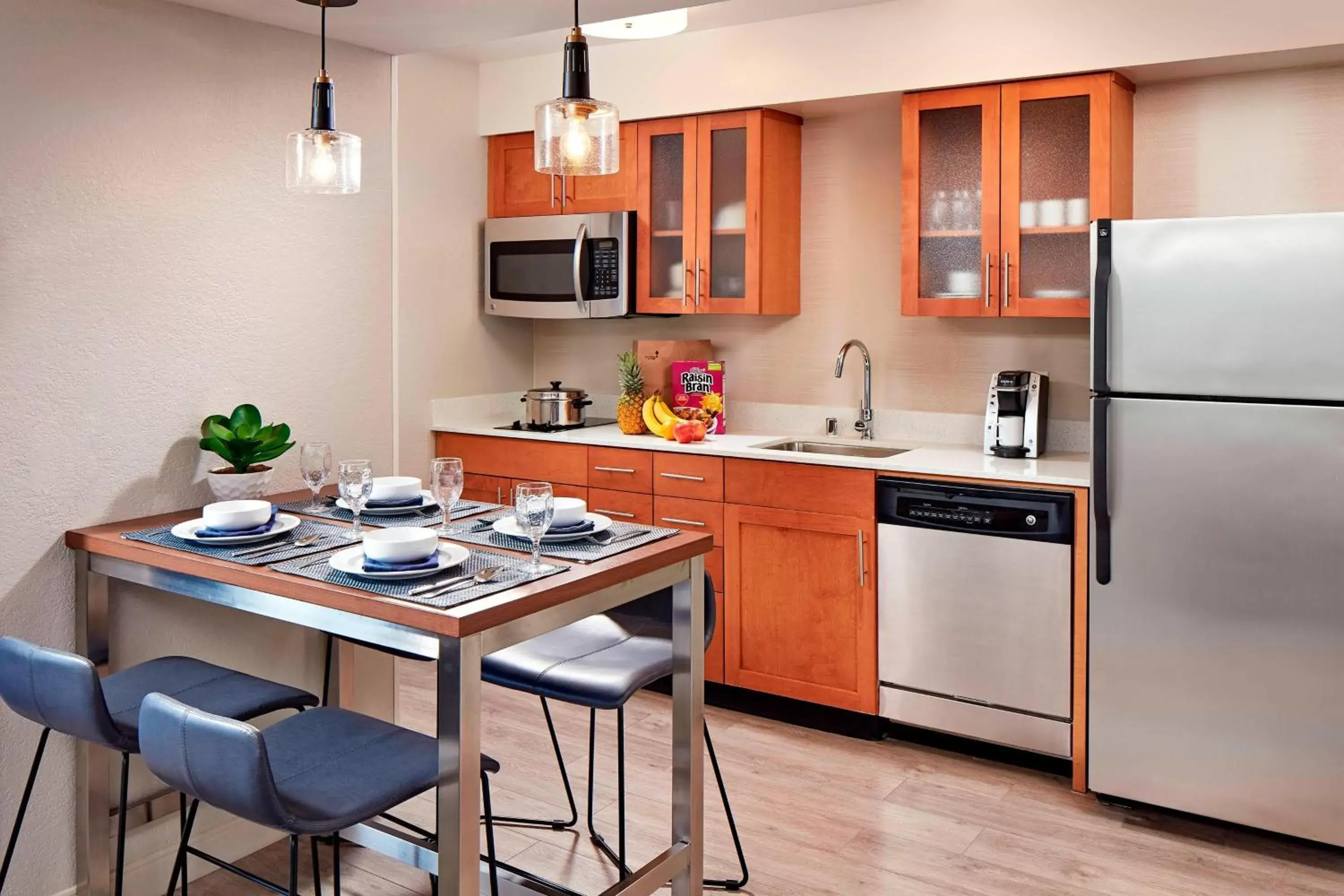 Kitchen or kitchenette, Kitchen/Kitchenette in Residence Inn Los Angeles LAX/Manhattan Beach