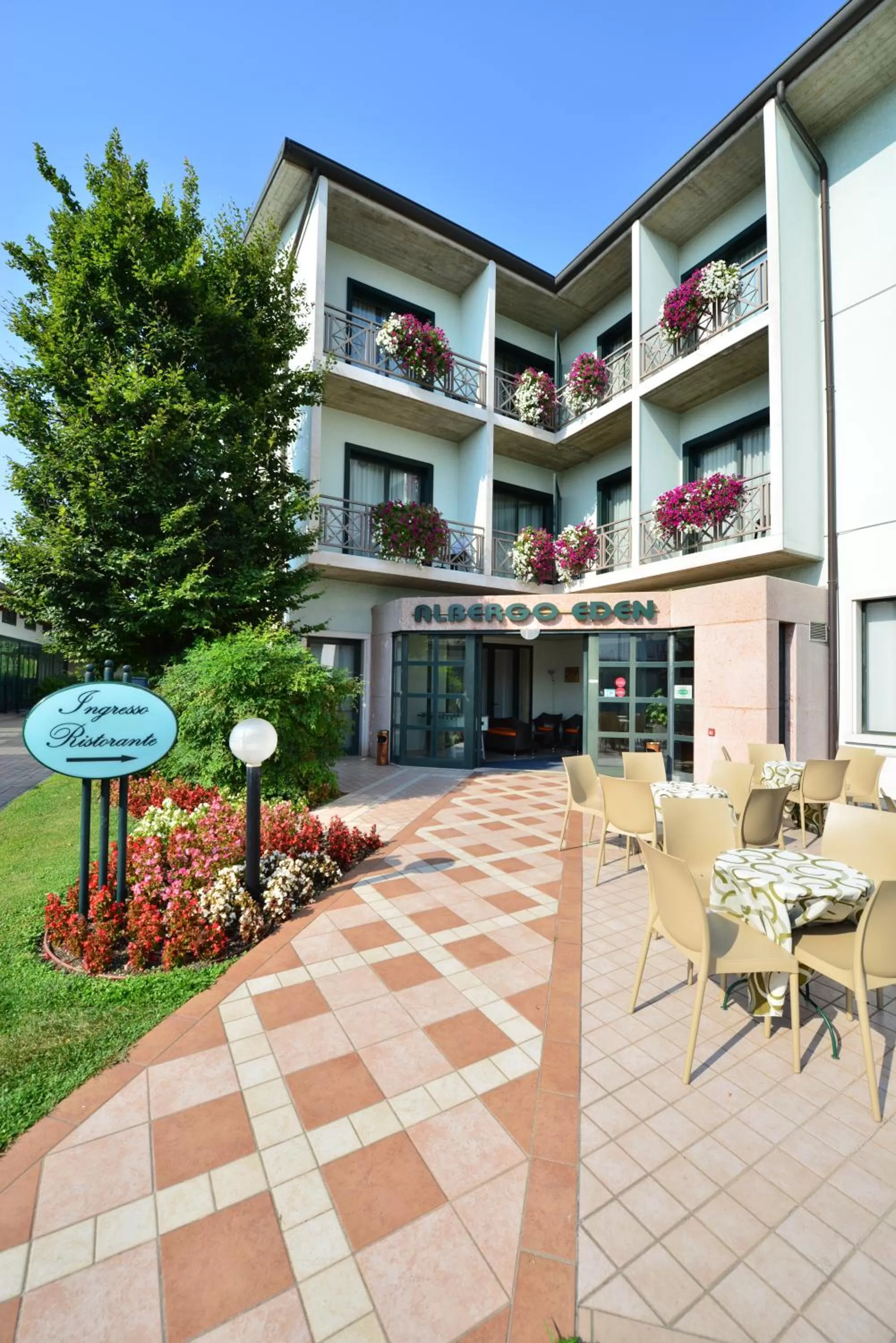 Facade/entrance in Hotel Eden