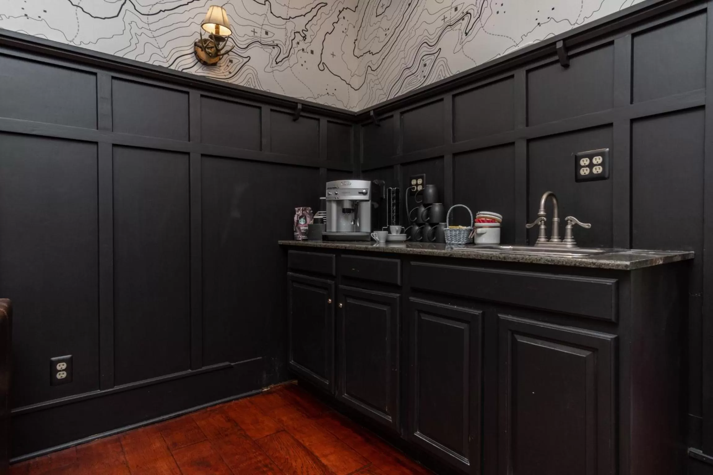 Coffee/tea facilities in The Alpine Lodge