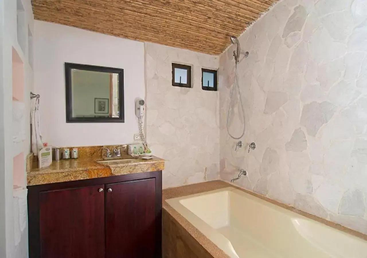 Bath, Kitchen/Kitchenette in Terrazas de Golf Boutique Hotel