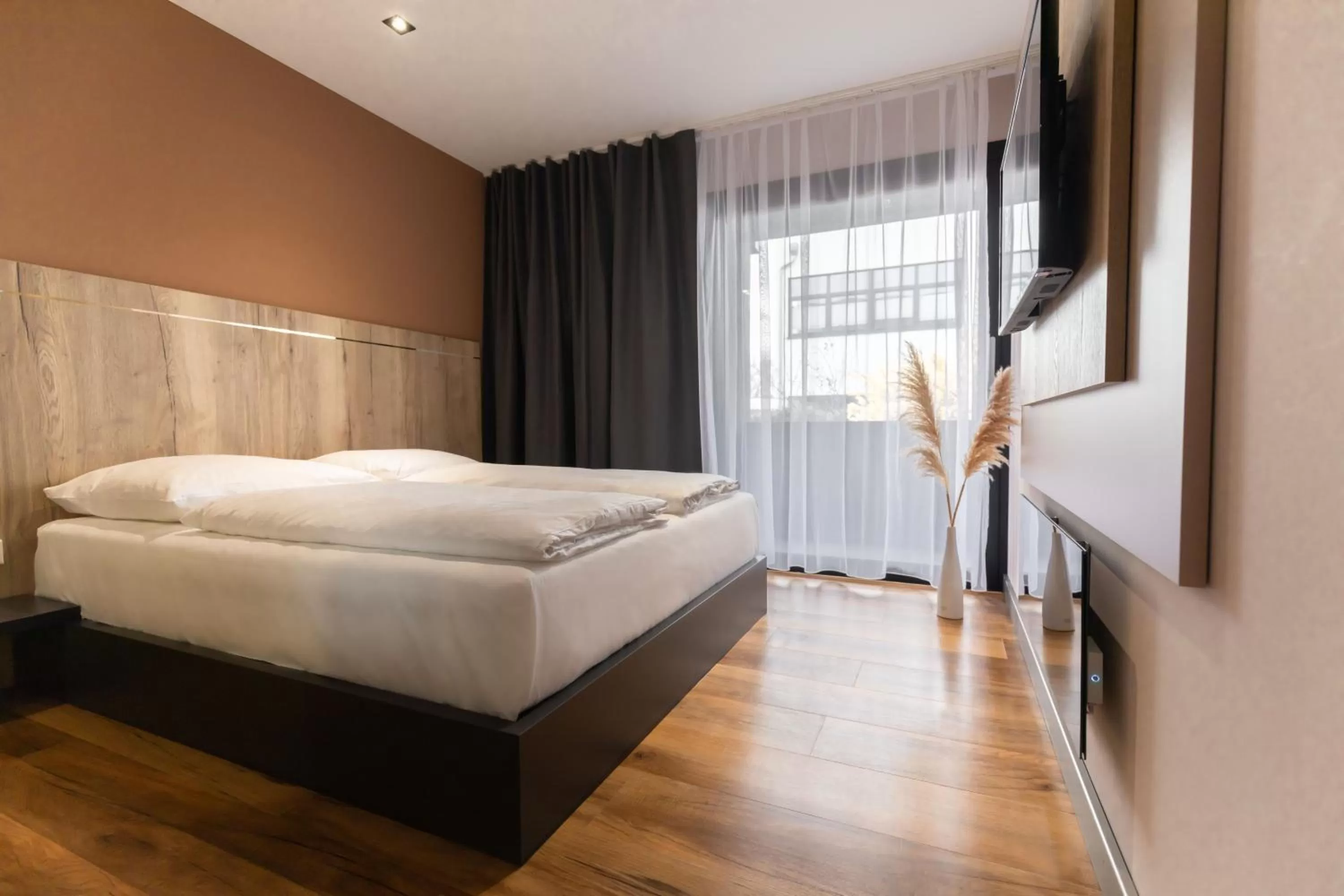 Staff, Bed in 24Seven Hotel Schwabach