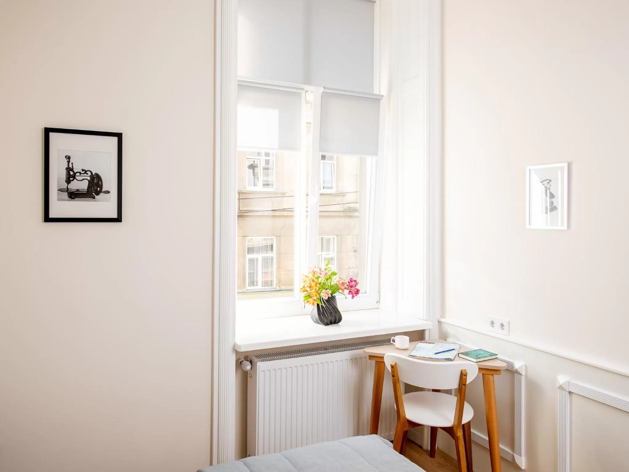 Photo of the whole room in Art Deco Central Rooms