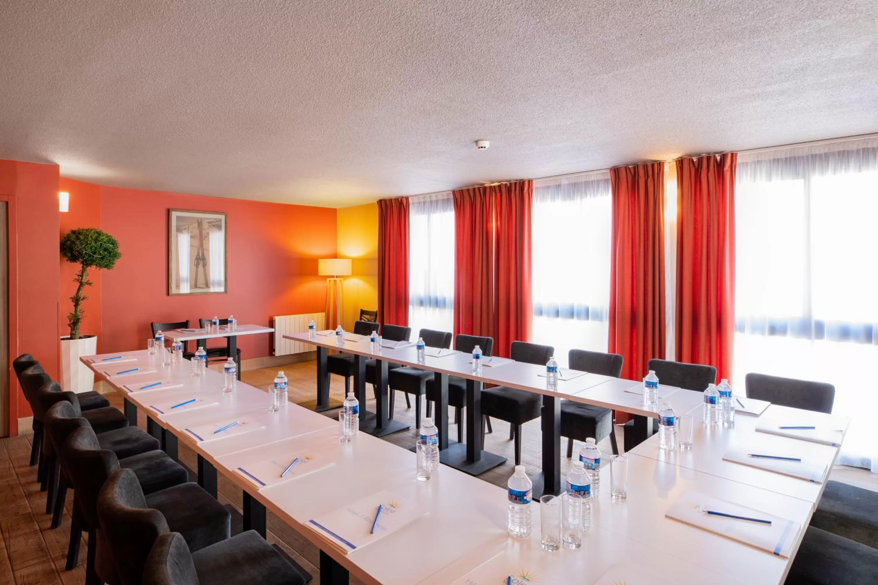 Meeting/conference room in SOWELL HOTELS Le Parc & Spa