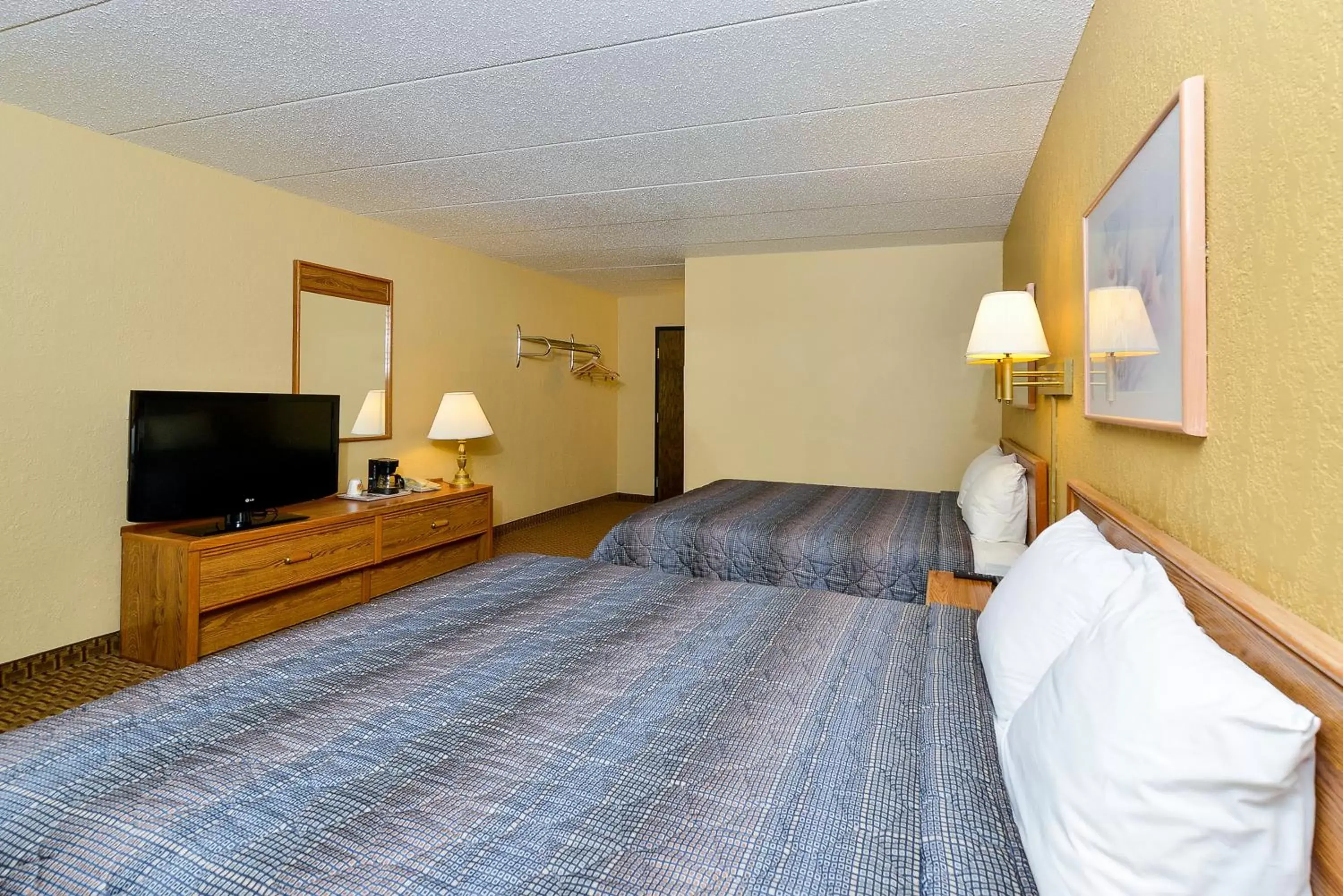 Queen Room with Two Queen Beds - Non-Smoking in Super 8 by Wyndham Owatonna