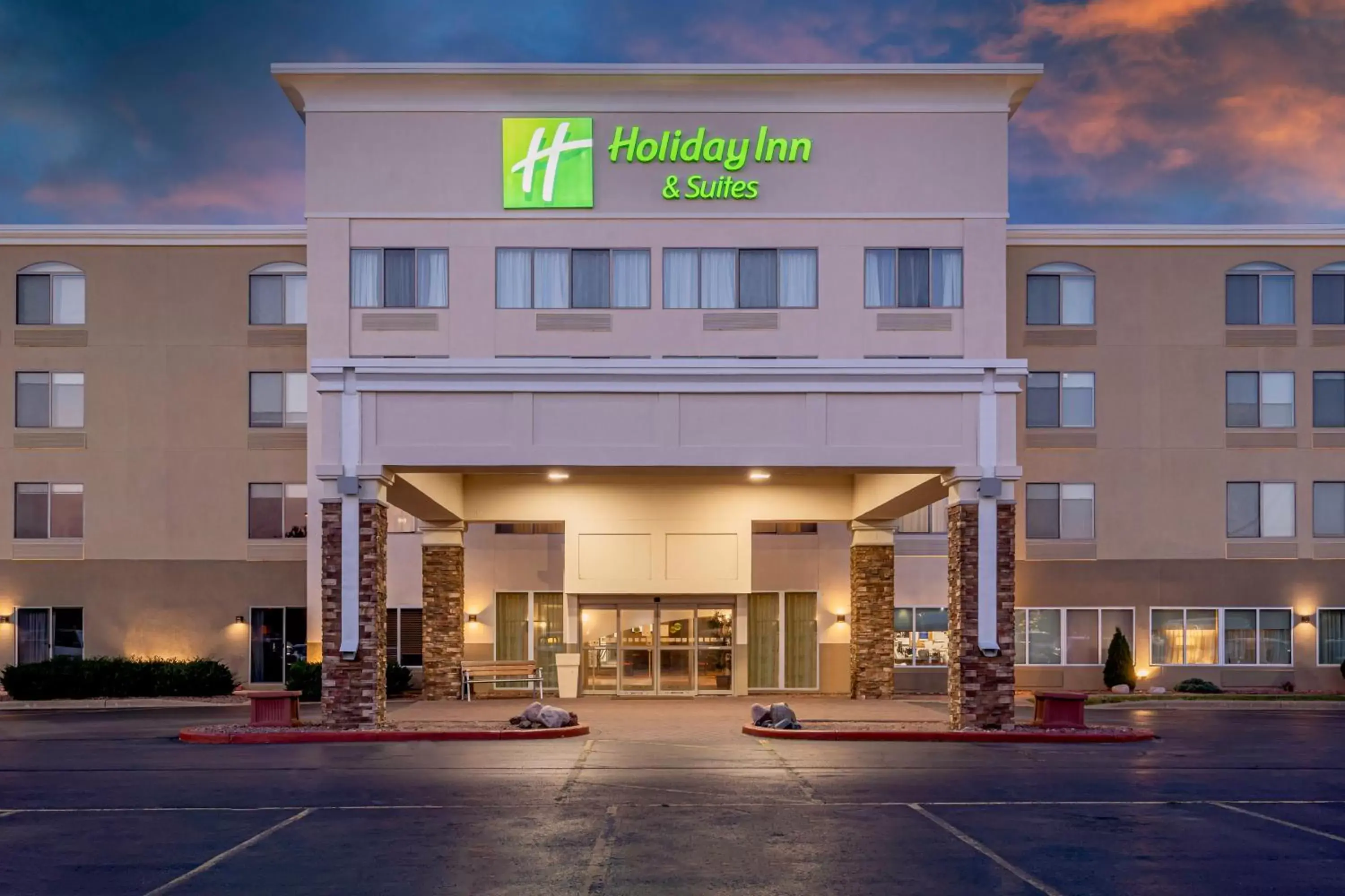 Property Building in Holiday Inn Hotel & Suites Wausau-Rothschild, an IHG Hotel