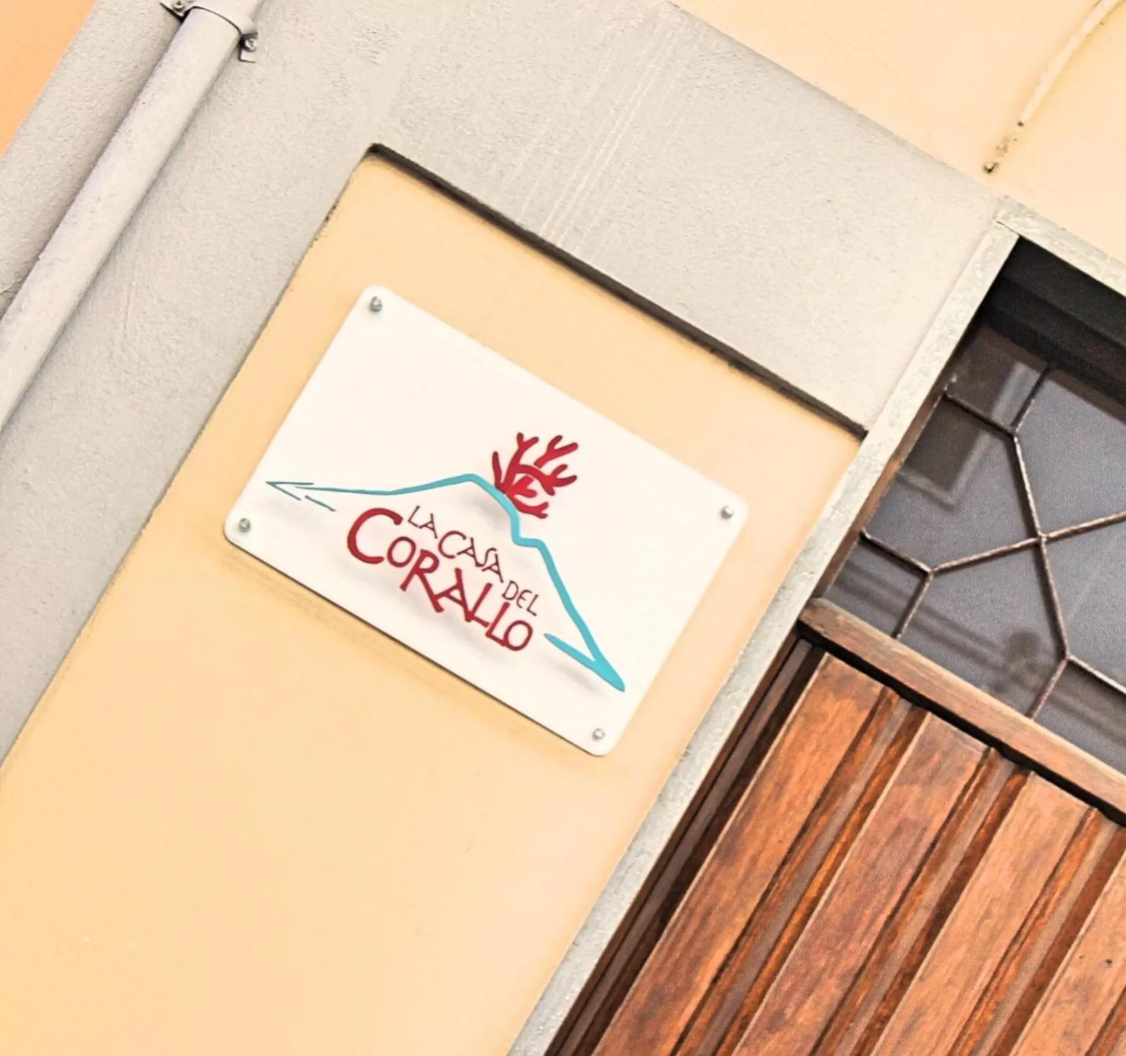 Property logo or sign in La Casa del Corallo