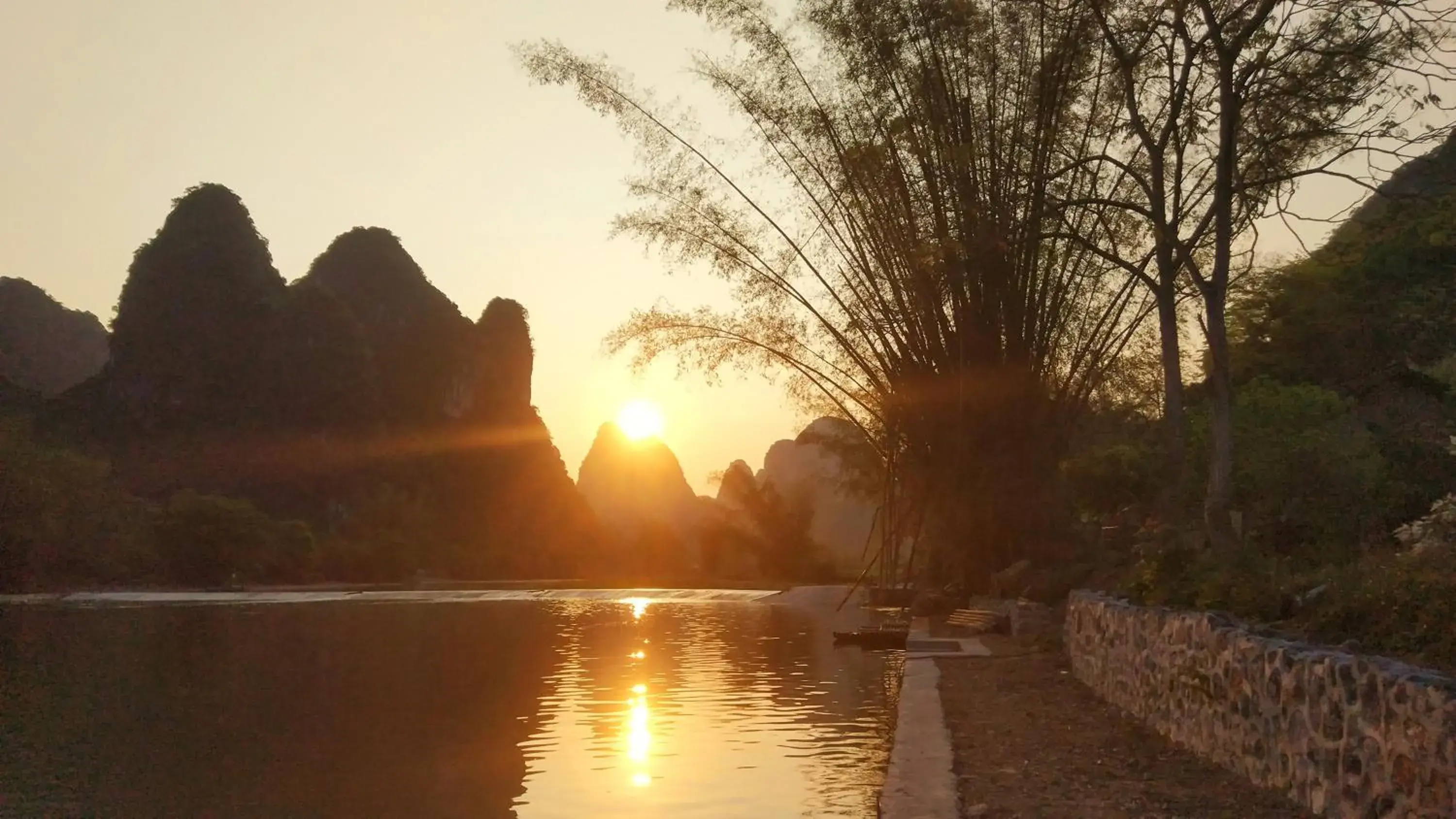 River view, Sunrise/Sunset in Yangshuo Moondance Hotel