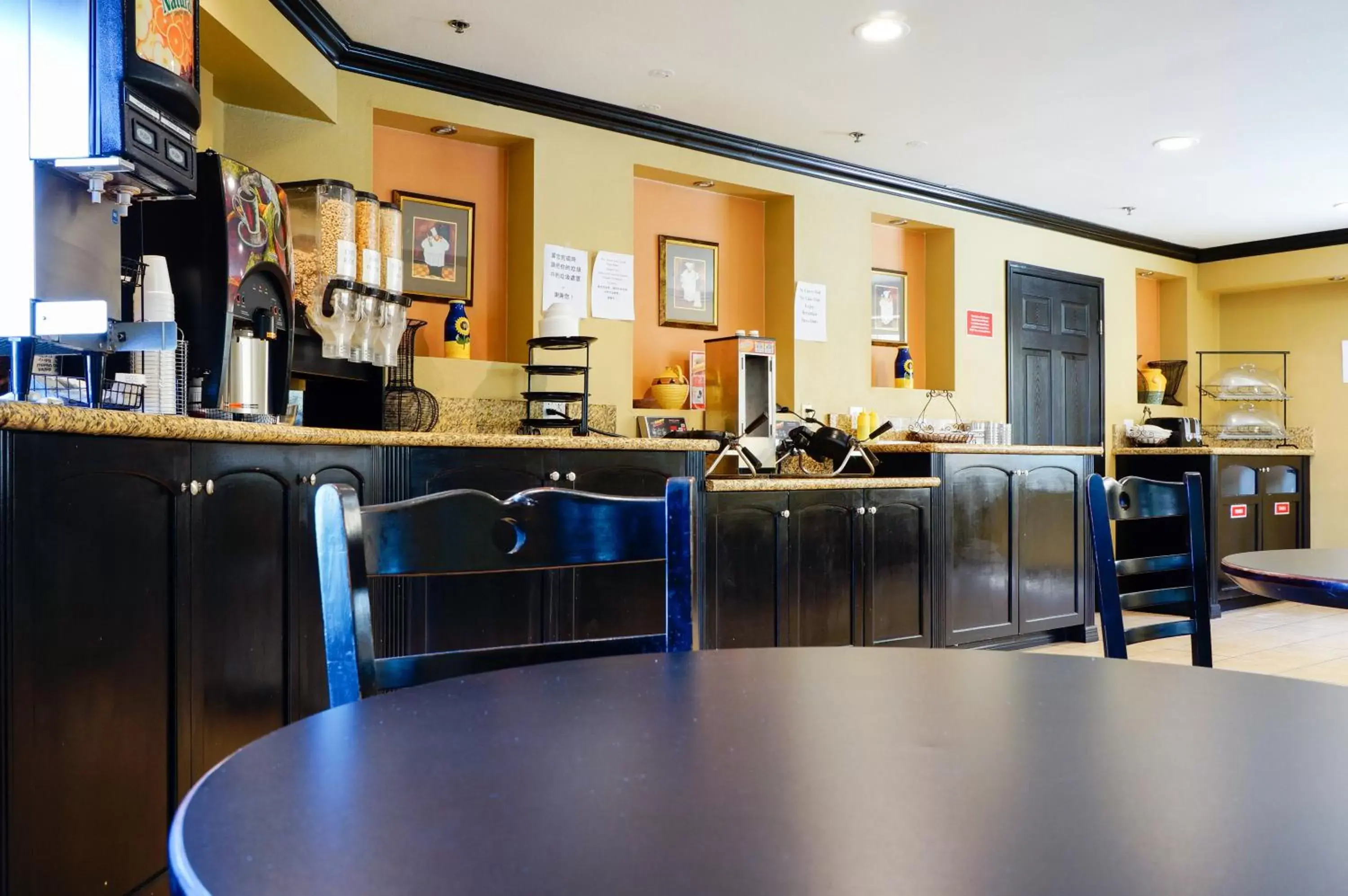 Continental breakfast, Restaurant/Places to Eat in Ramada by Wyndham Ontario