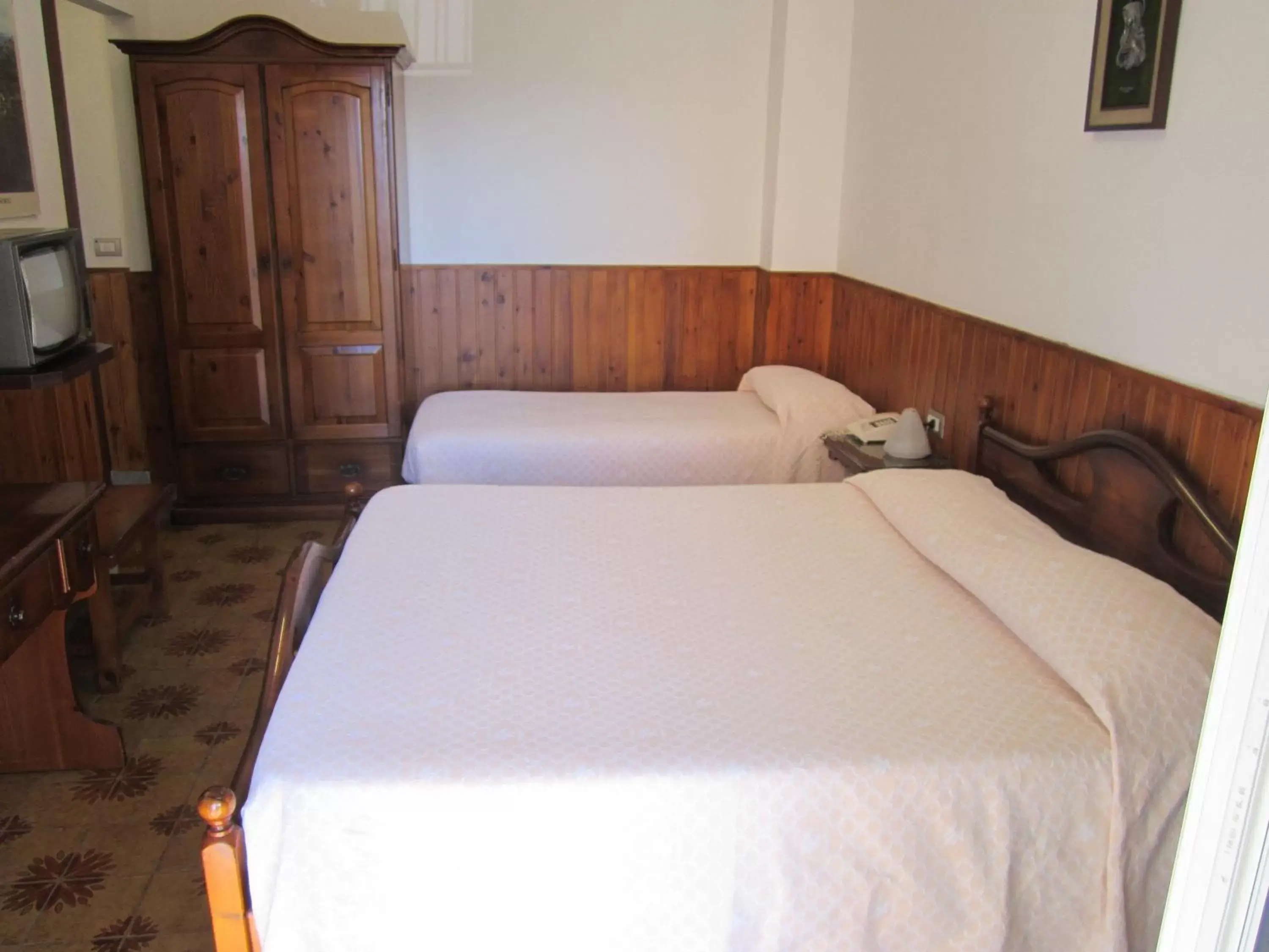 Bedroom, Bed in Tourist Hotel