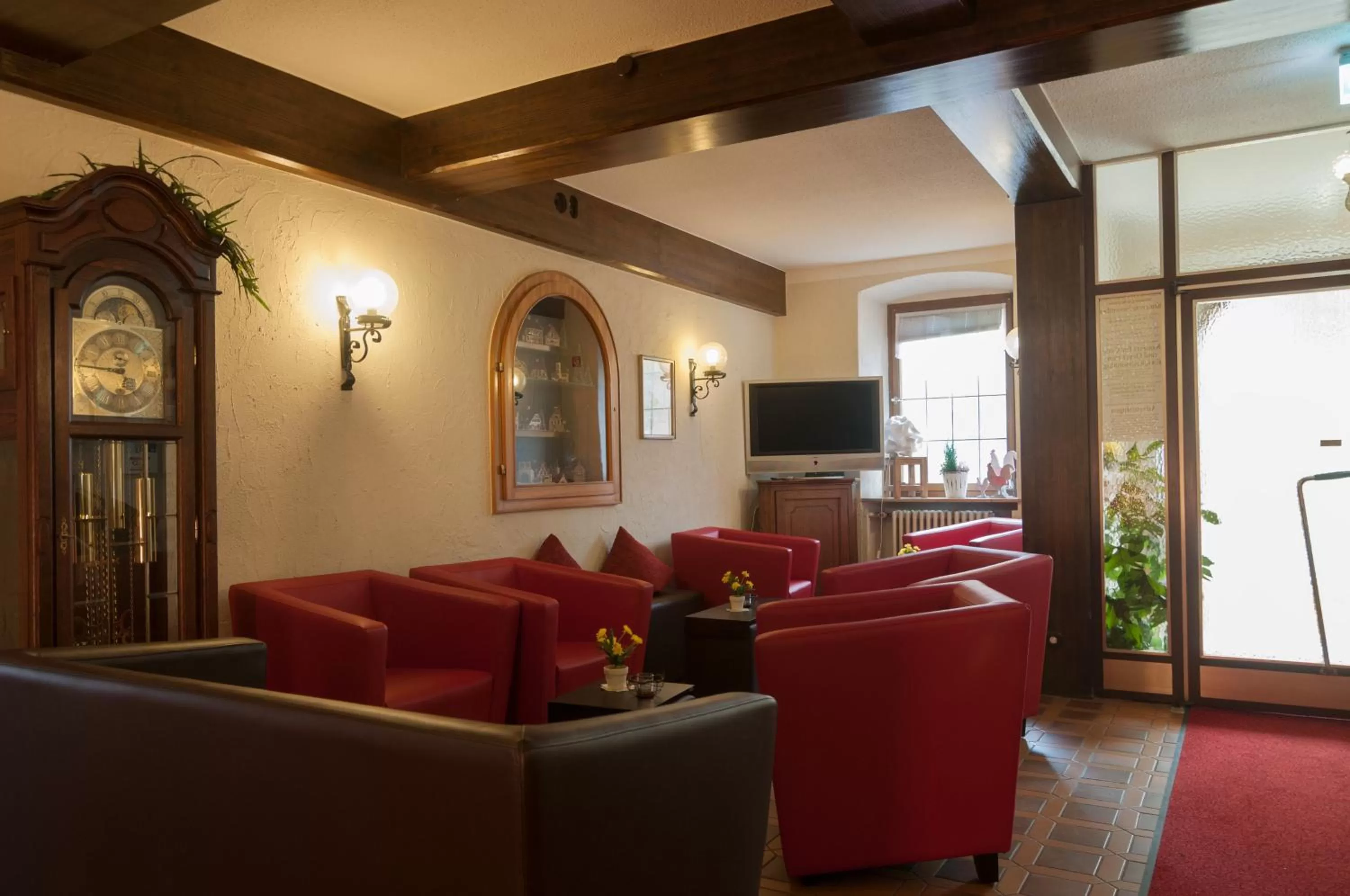 Communal lounge/ TV room in Hotel Rothenburger Hof