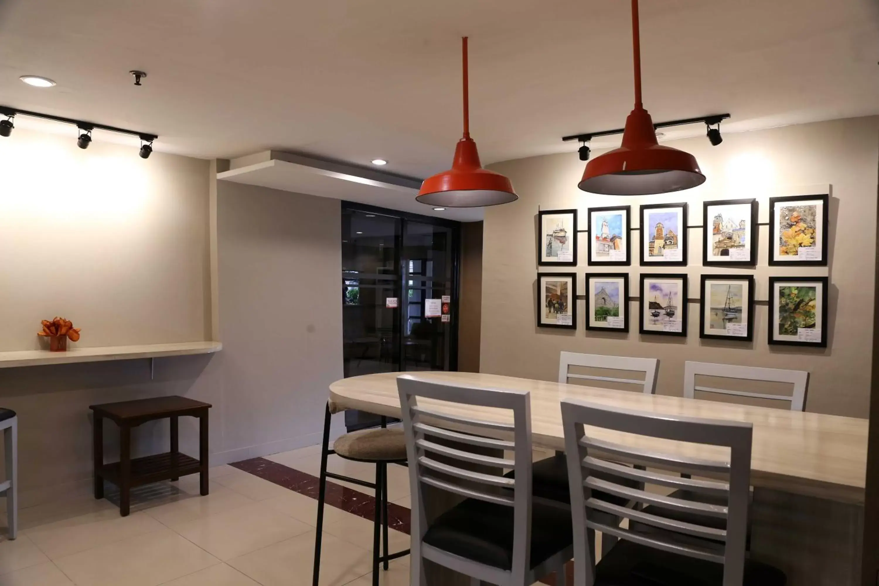 Restaurant/places to eat, Dining Area in Travelbee Business Inn