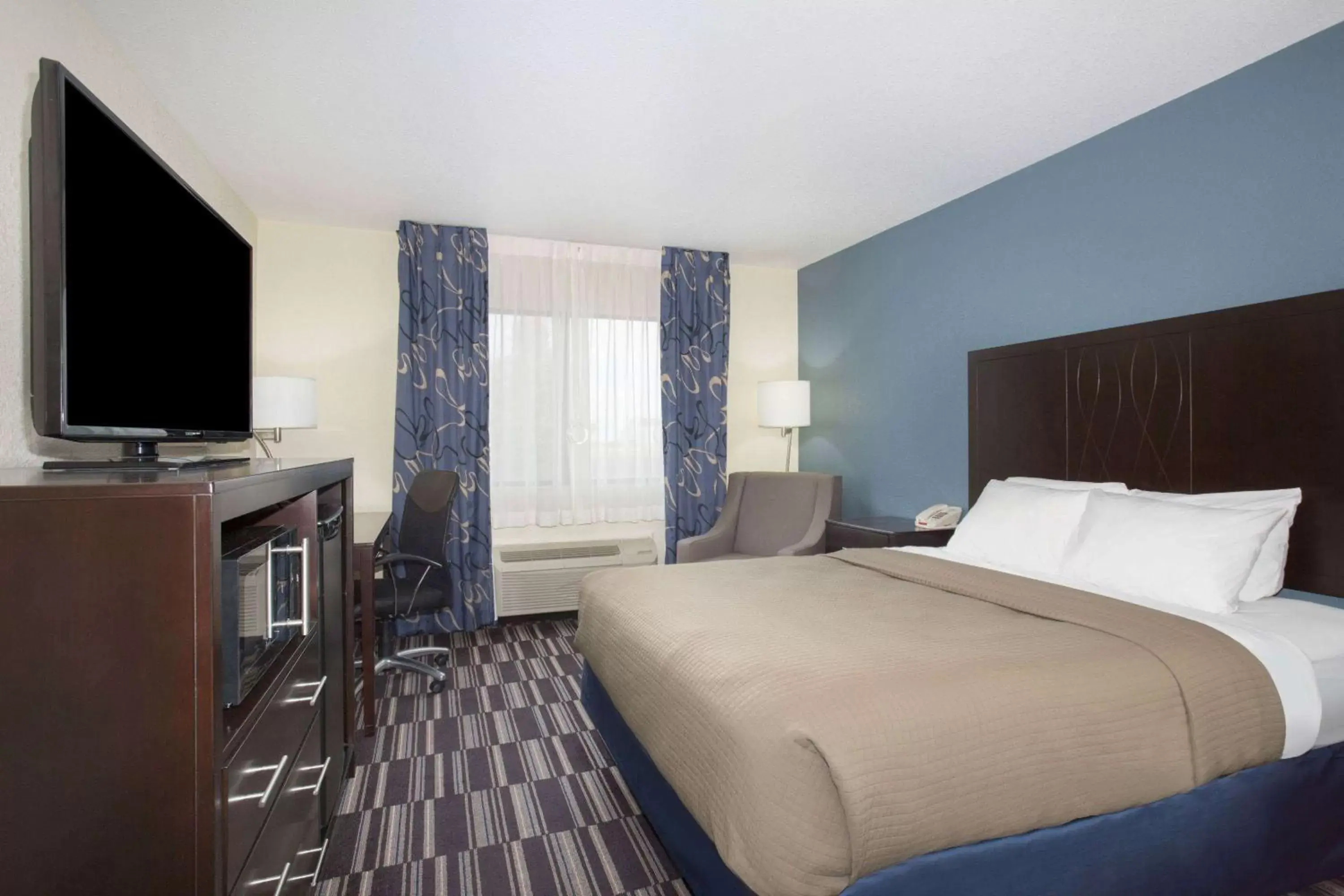 Photo of the whole room, Bed in AmericInn by Wyndham Mount Pleasant