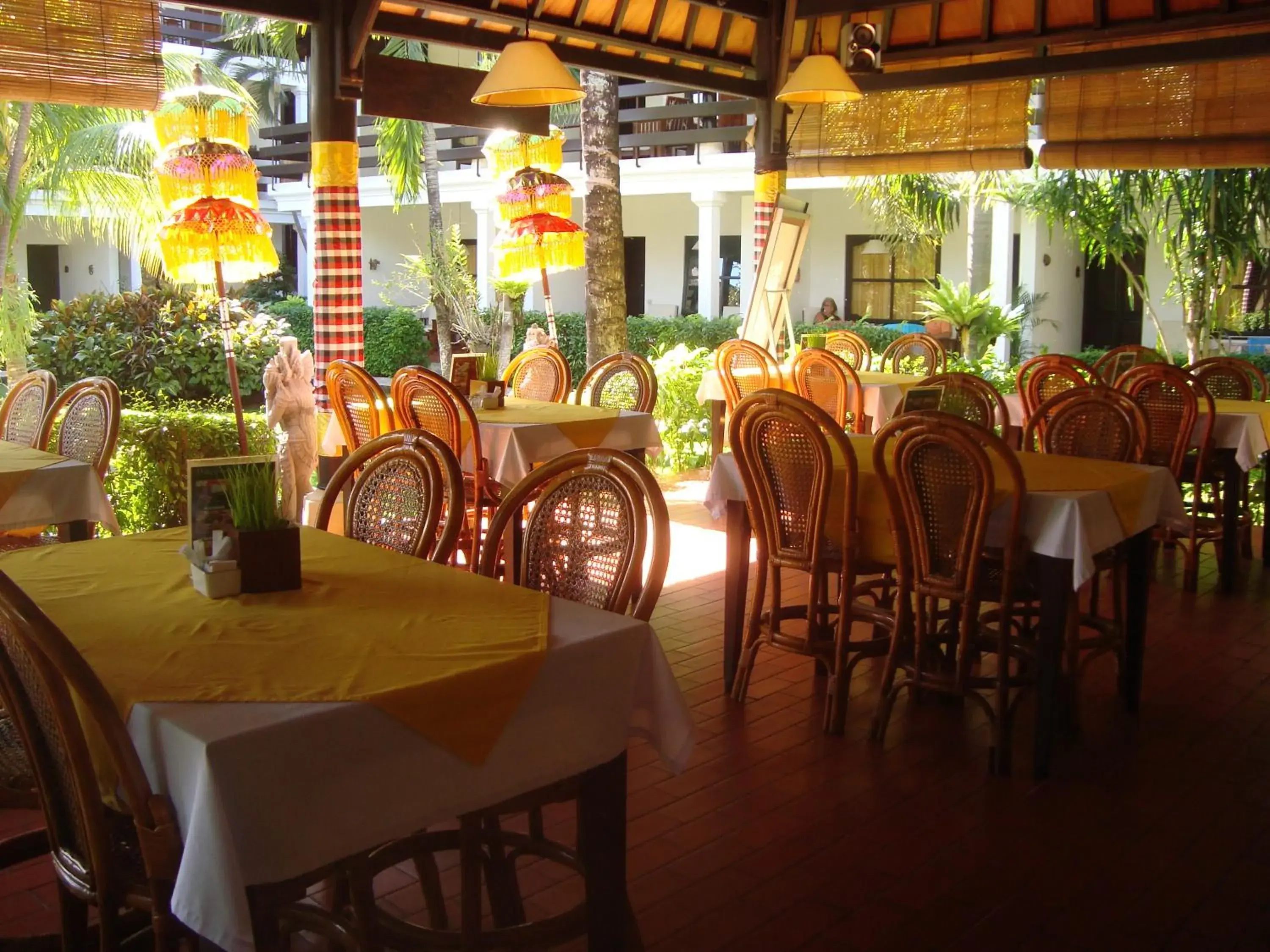 Restaurant/Places to Eat in Hotel Palm Garden Bali