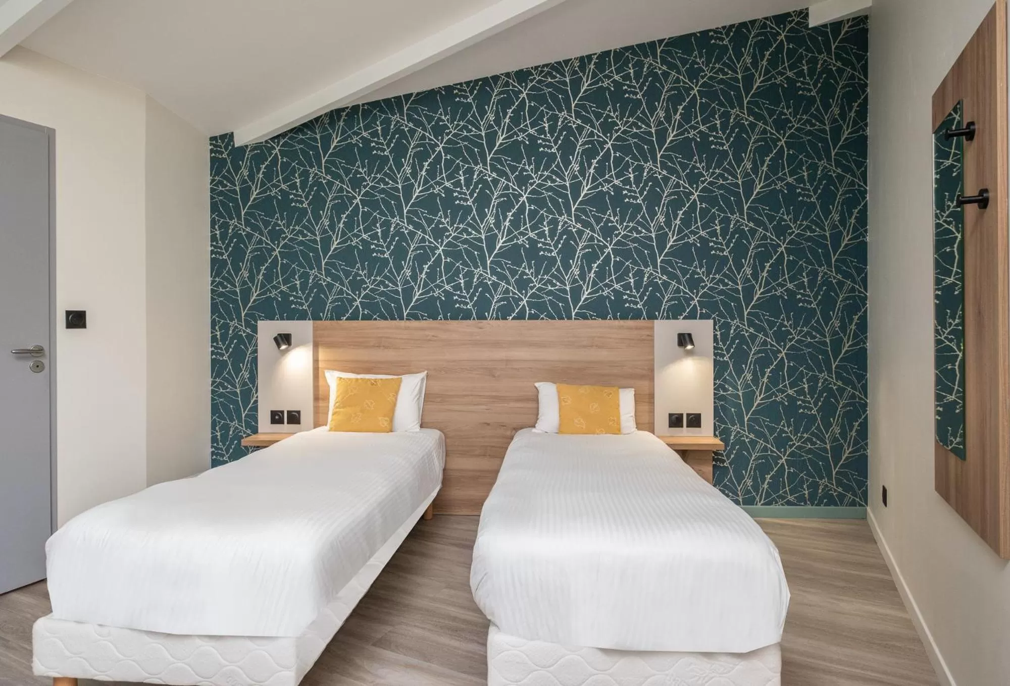 Bed in Charme Hôtel, Montbéliard Sud