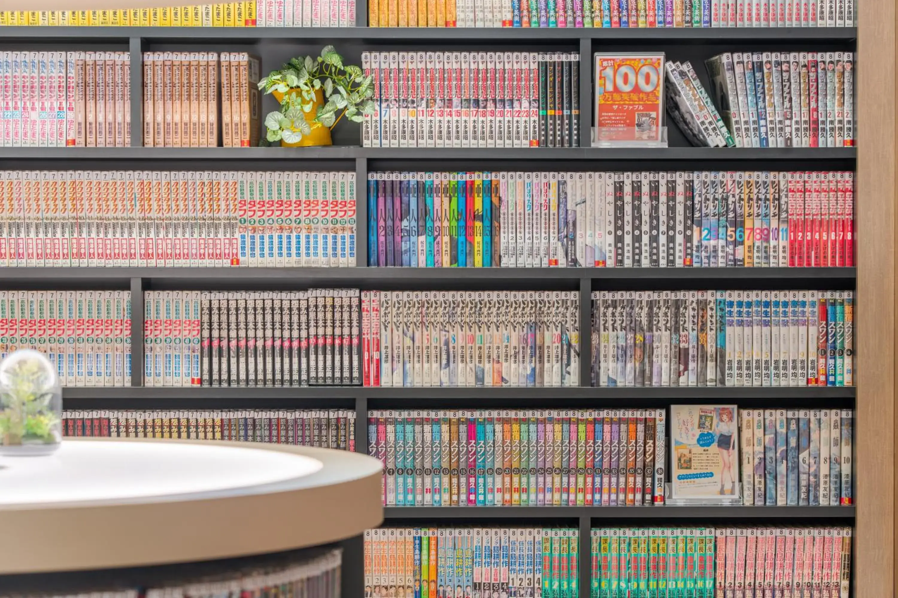 Library in QuintessaHotel OsakaShinsaibashi Comic&Books