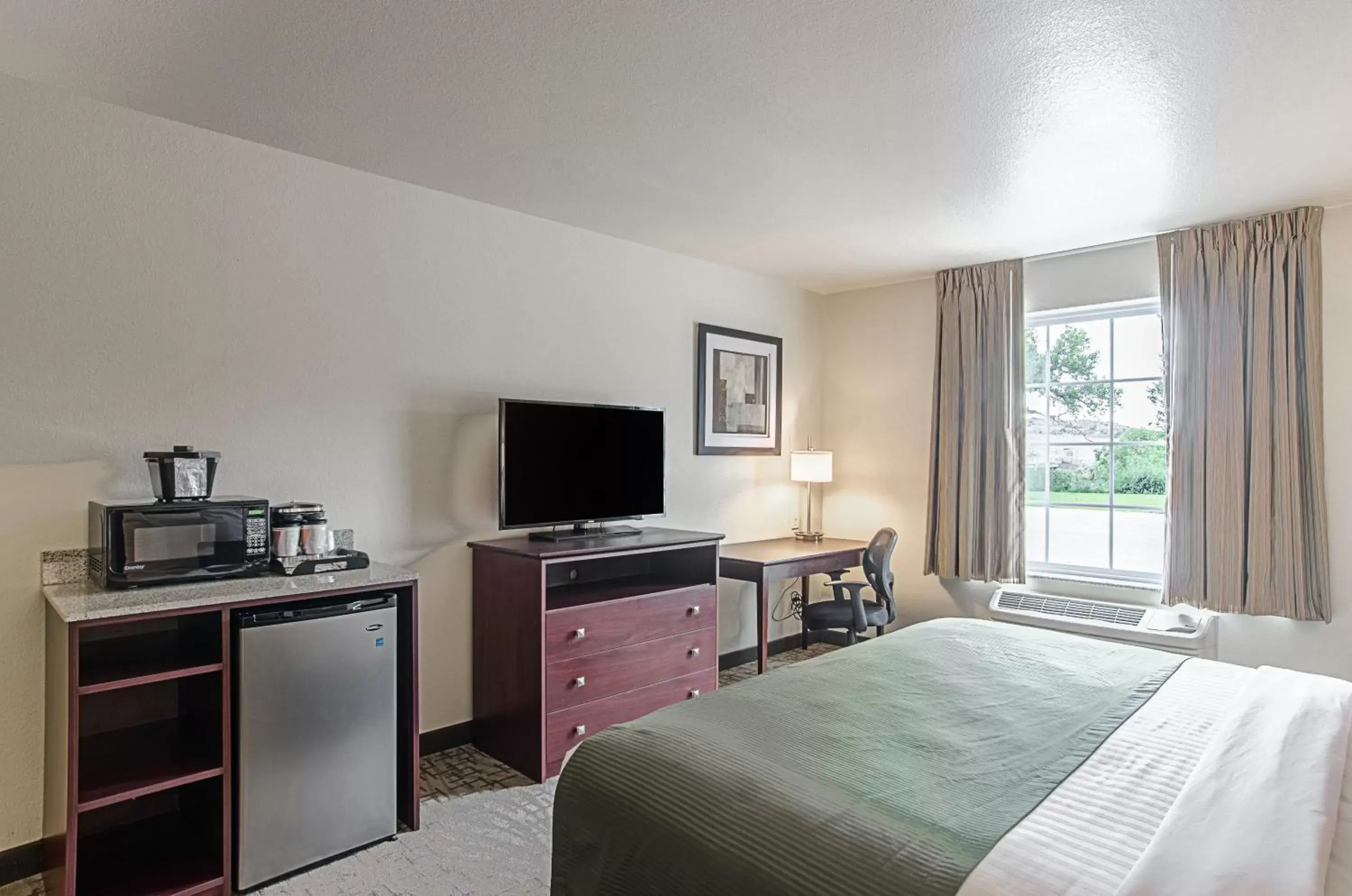 TV and multimedia in Cobblestone Inn & Suites - Guernsey