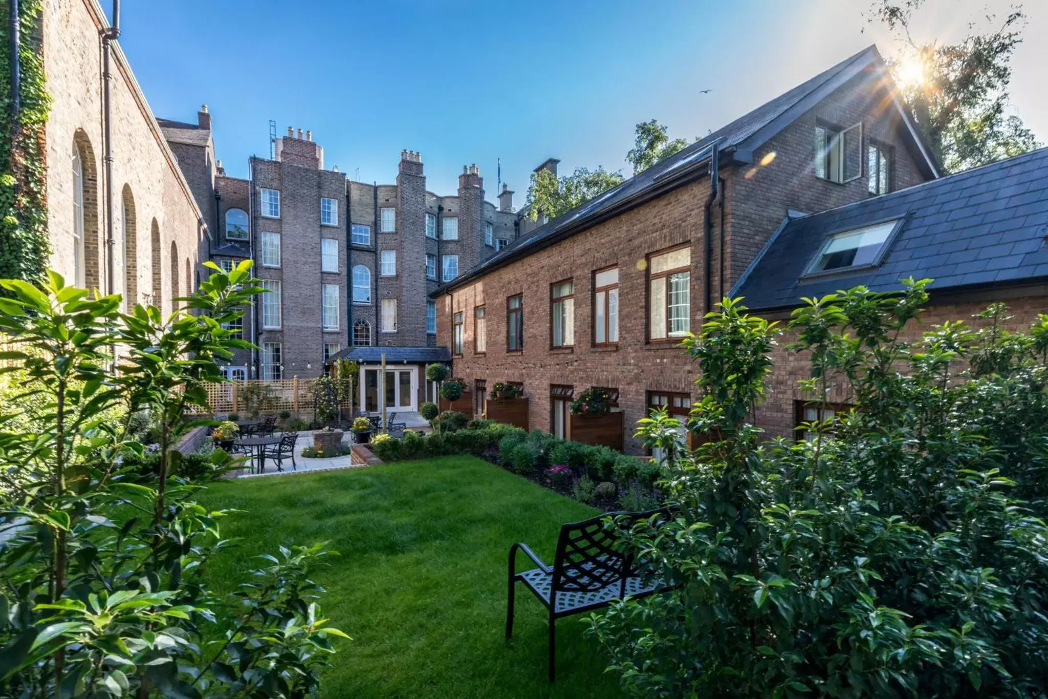 Garden, Property Building in Stauntons on the Green Hotel