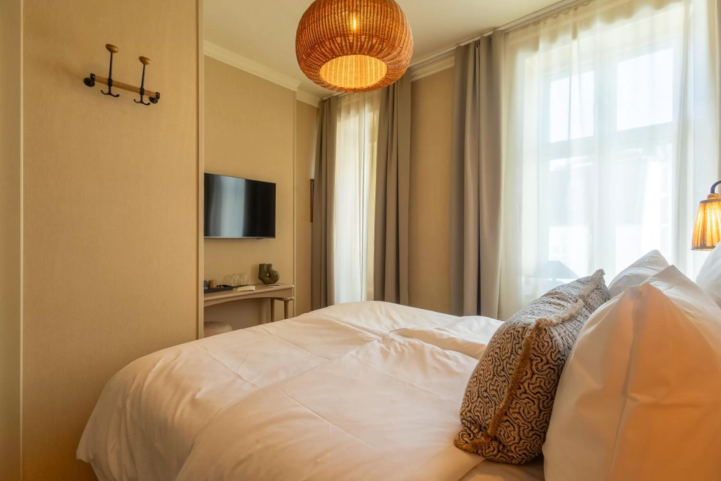 Standard Queen Room in Grand Joanne