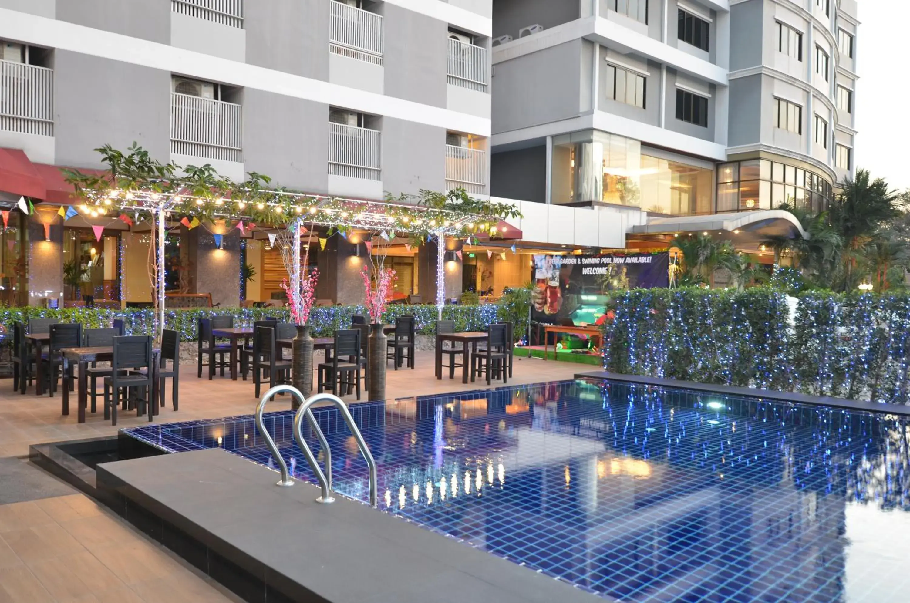 Pool view, Swimming Pool in Tara Garden Hotel