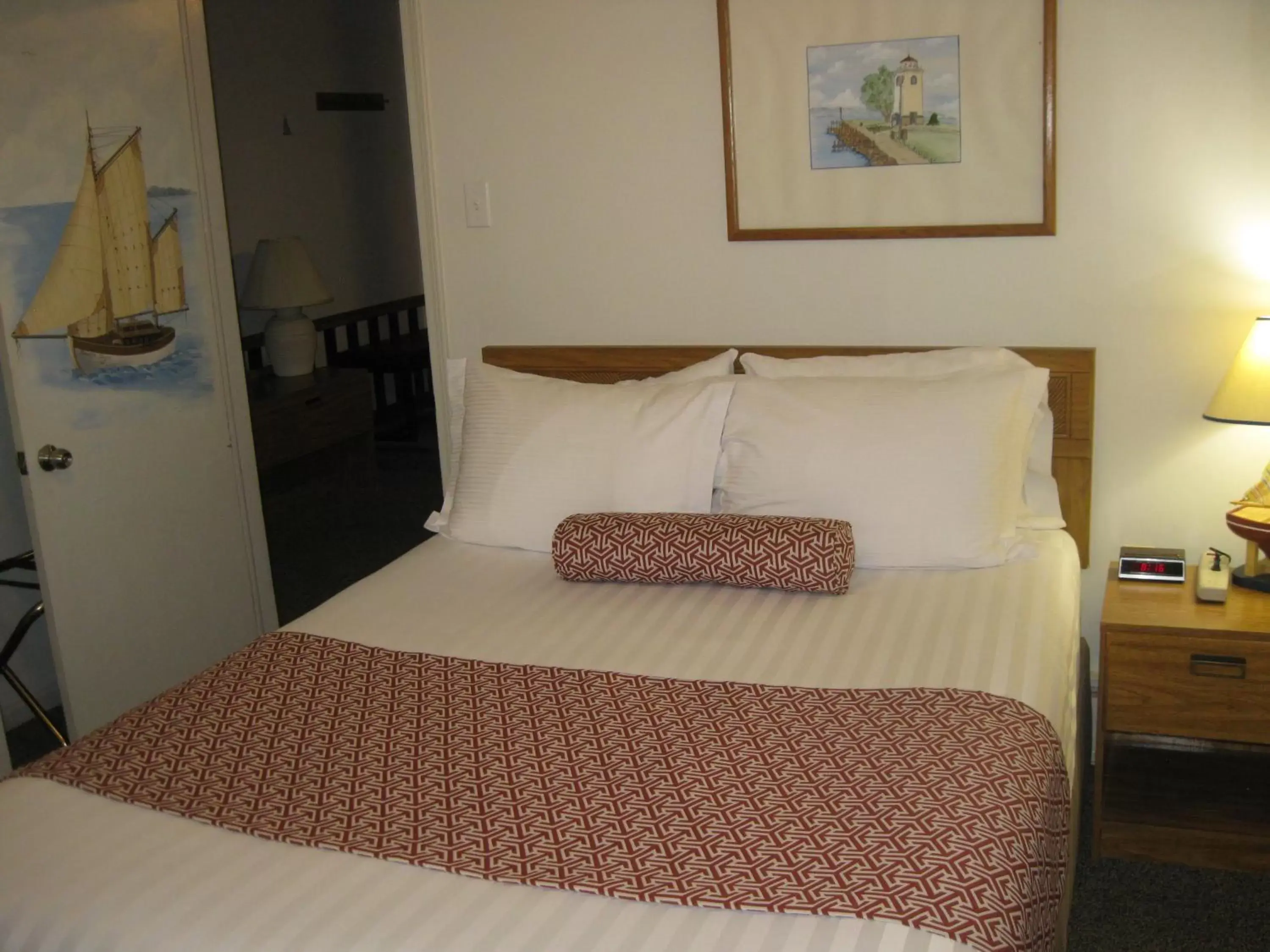 Bathroom, Bed in Boyne City Motel