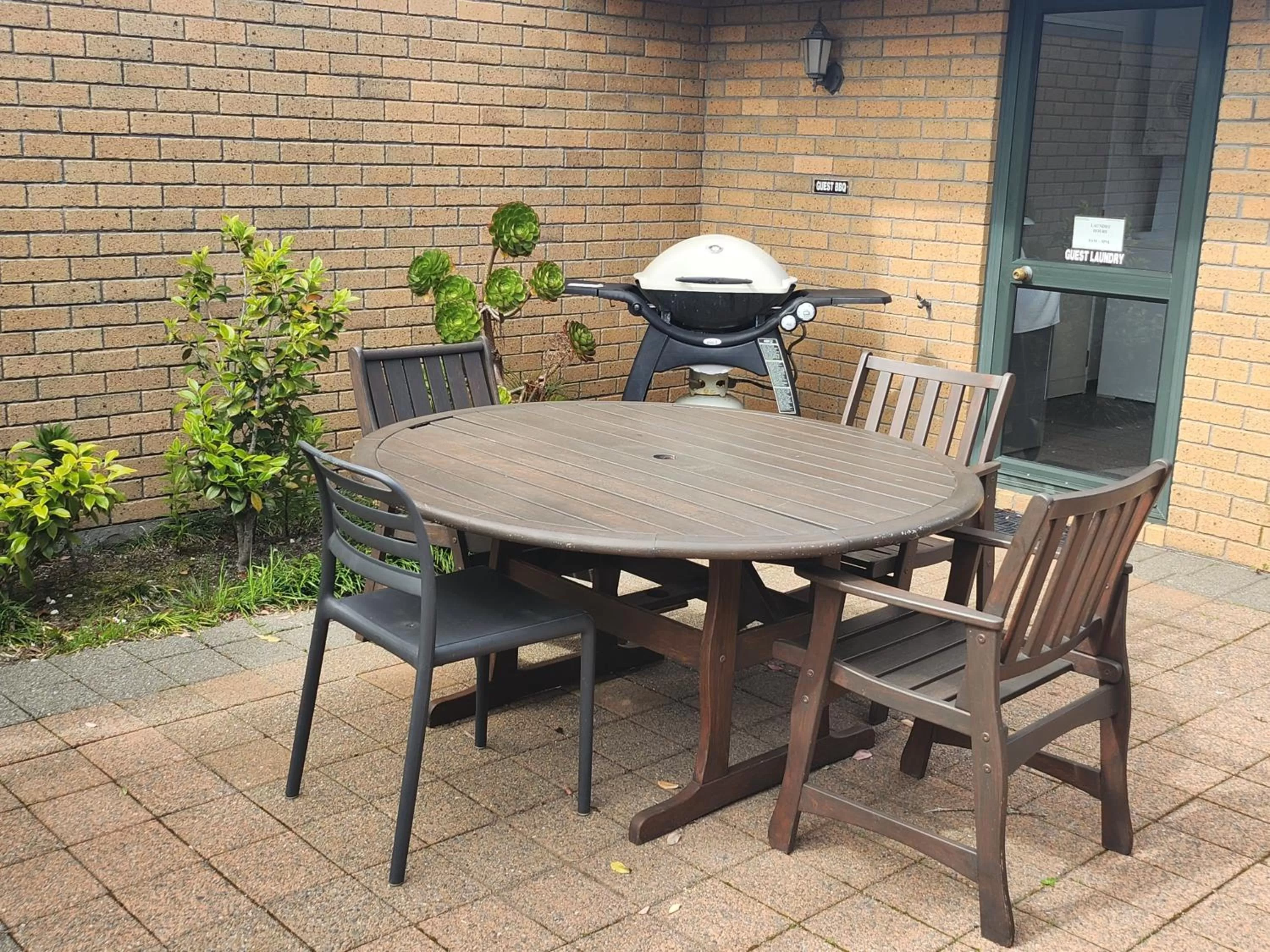 BBQ facilities in ASURE Gables Motor Lodge