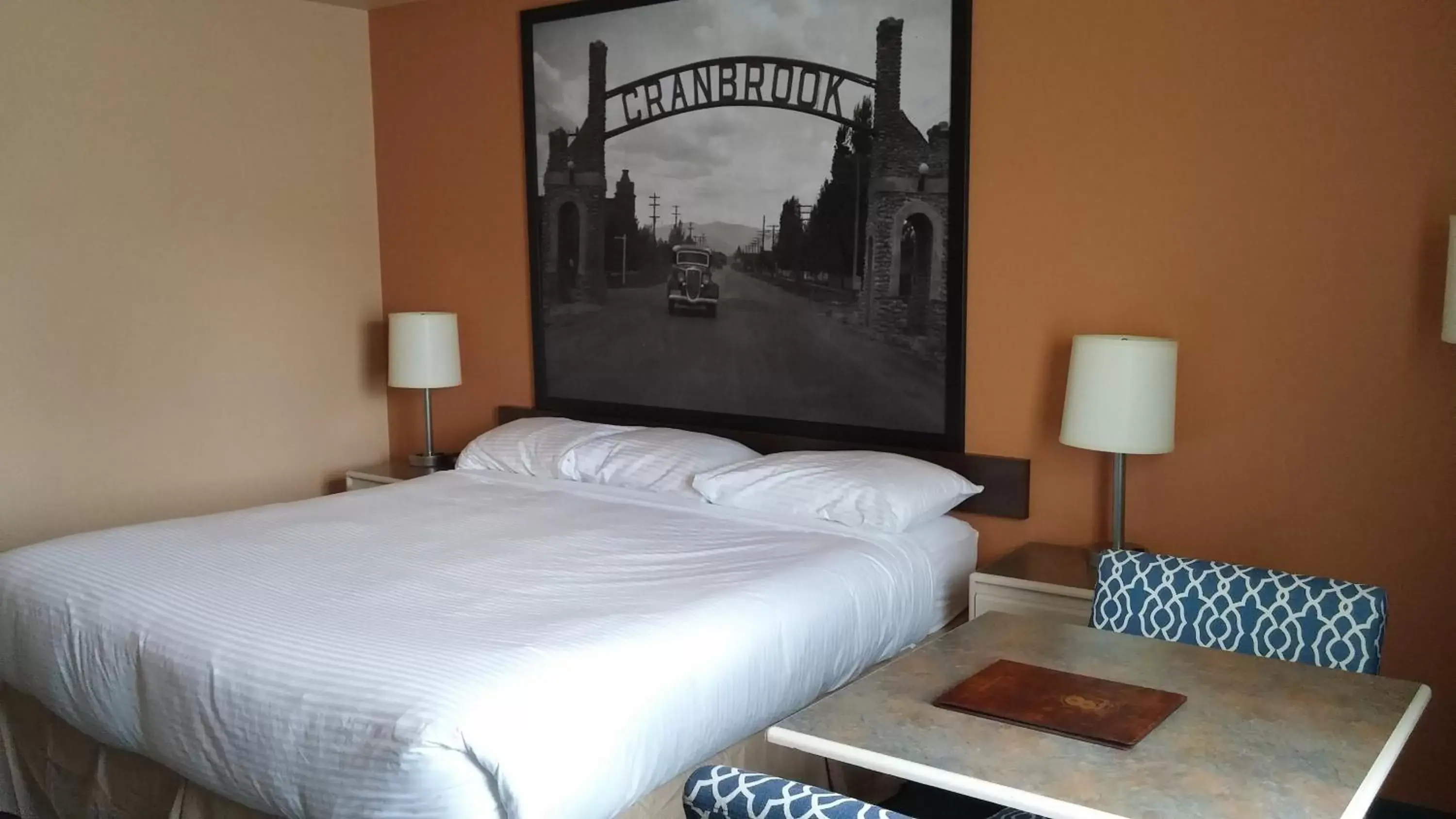 Bedroom, Bed in Super 8 by Wyndham Cranbrook