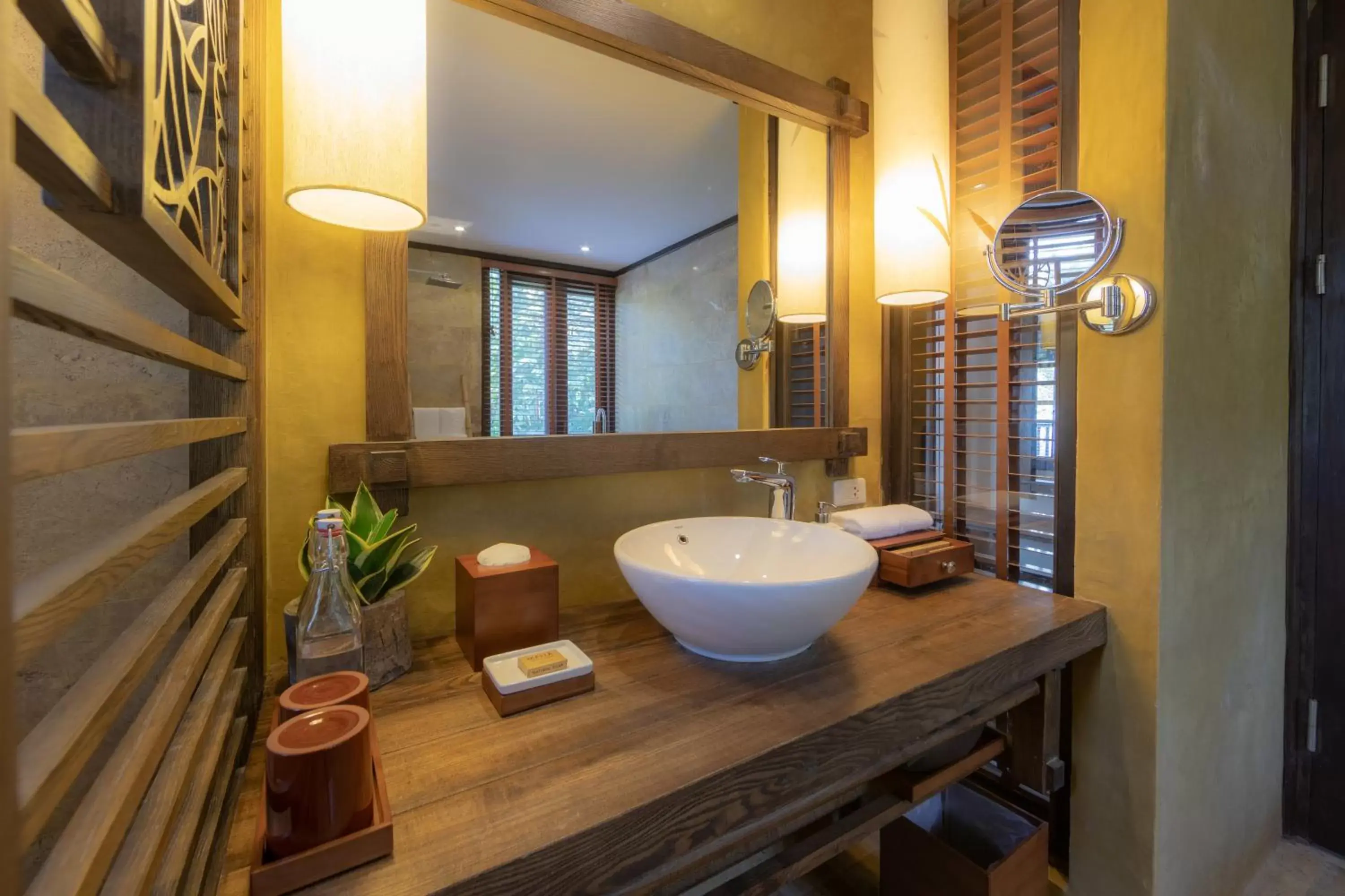 Bathroom in Melia Ba Vi Mountain Retreat