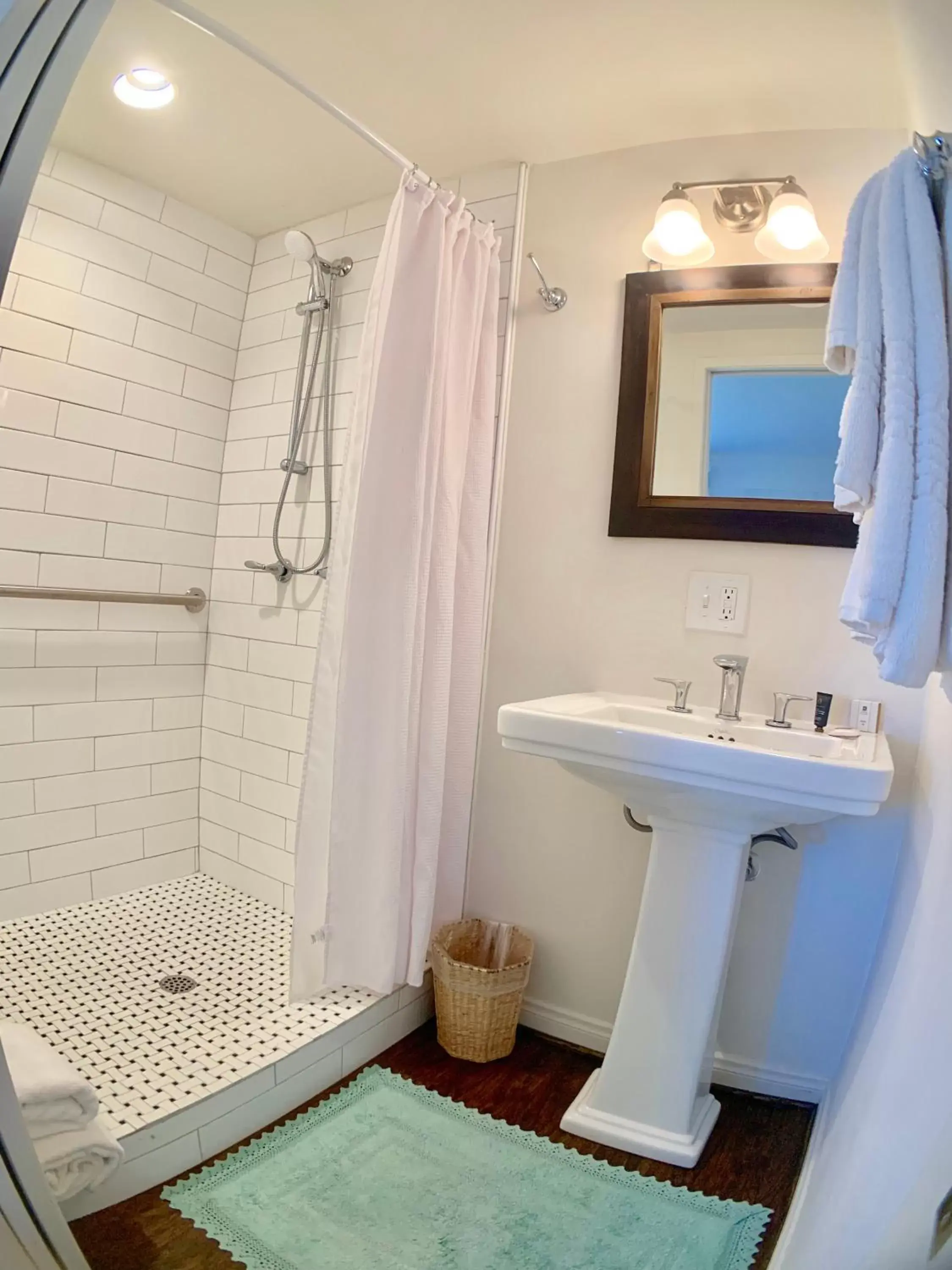 Shower, Bathroom in Bath Street Inn