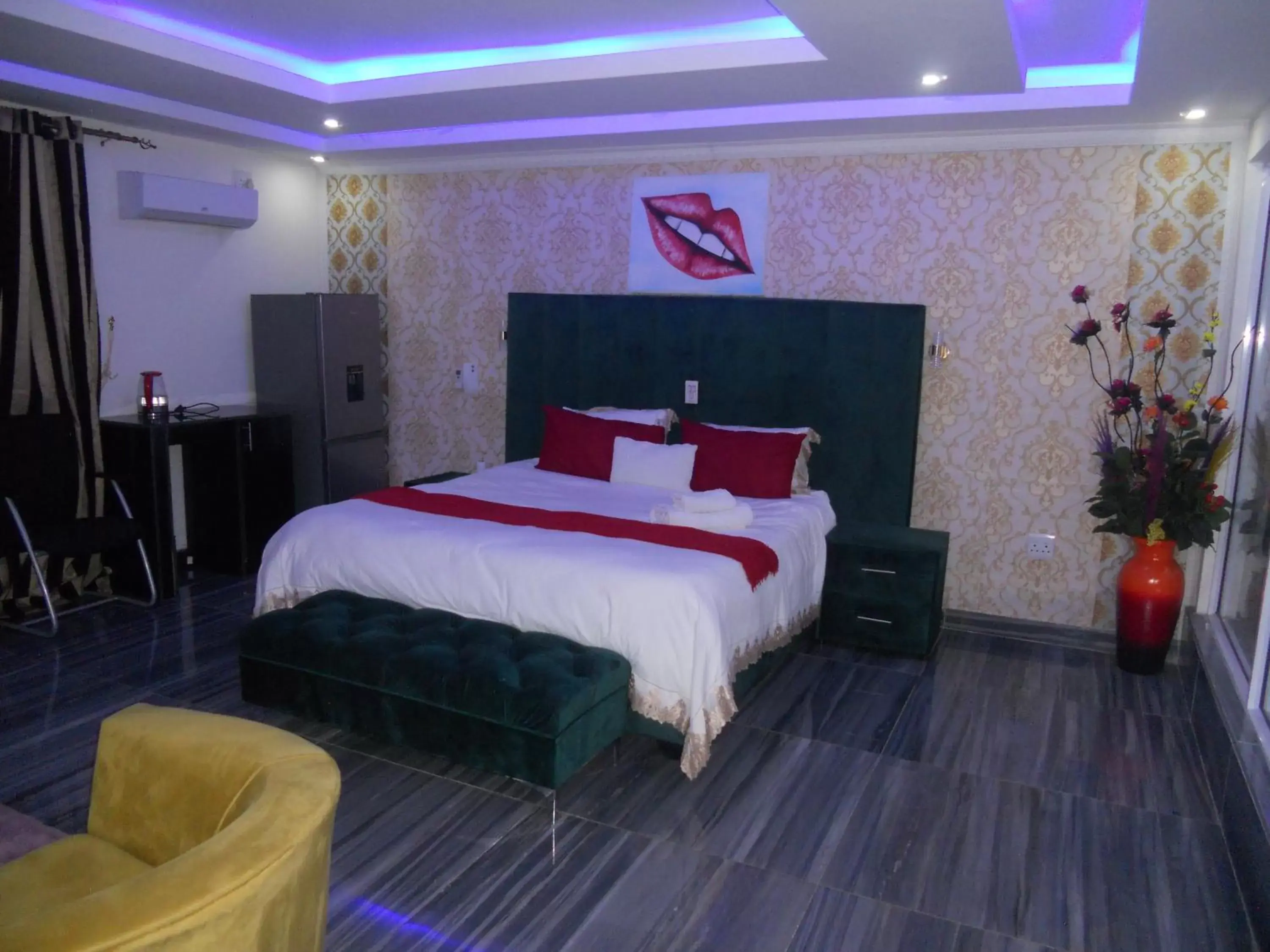 Deluxe King Suite - single occupancy in Gold Crown International Hotel Johannesburg Deluxe King Suite - single occupancy in Gold Crown International Hotel Johannesburg