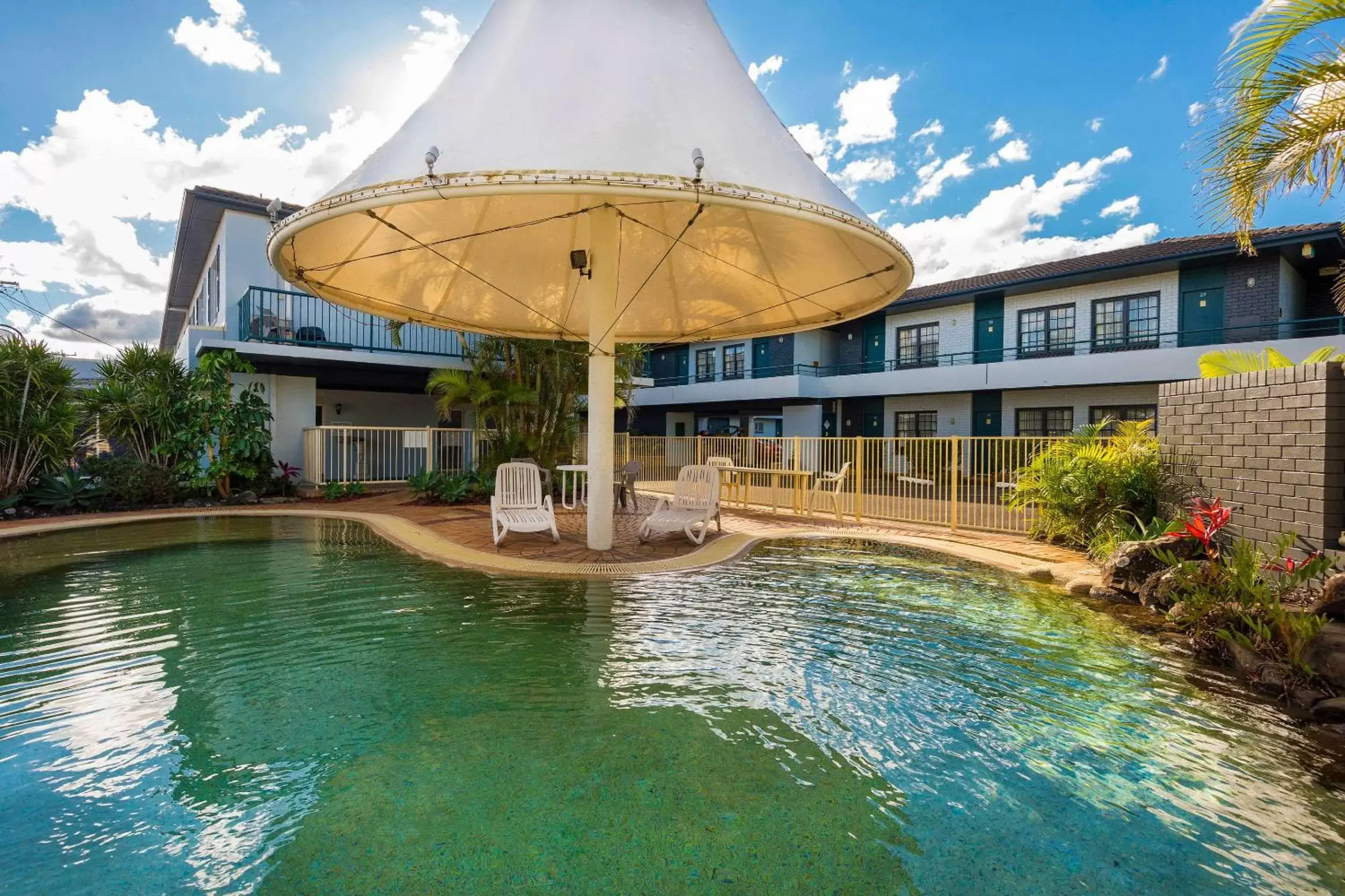 Swimming Pool in Comfort Inn All Seasons