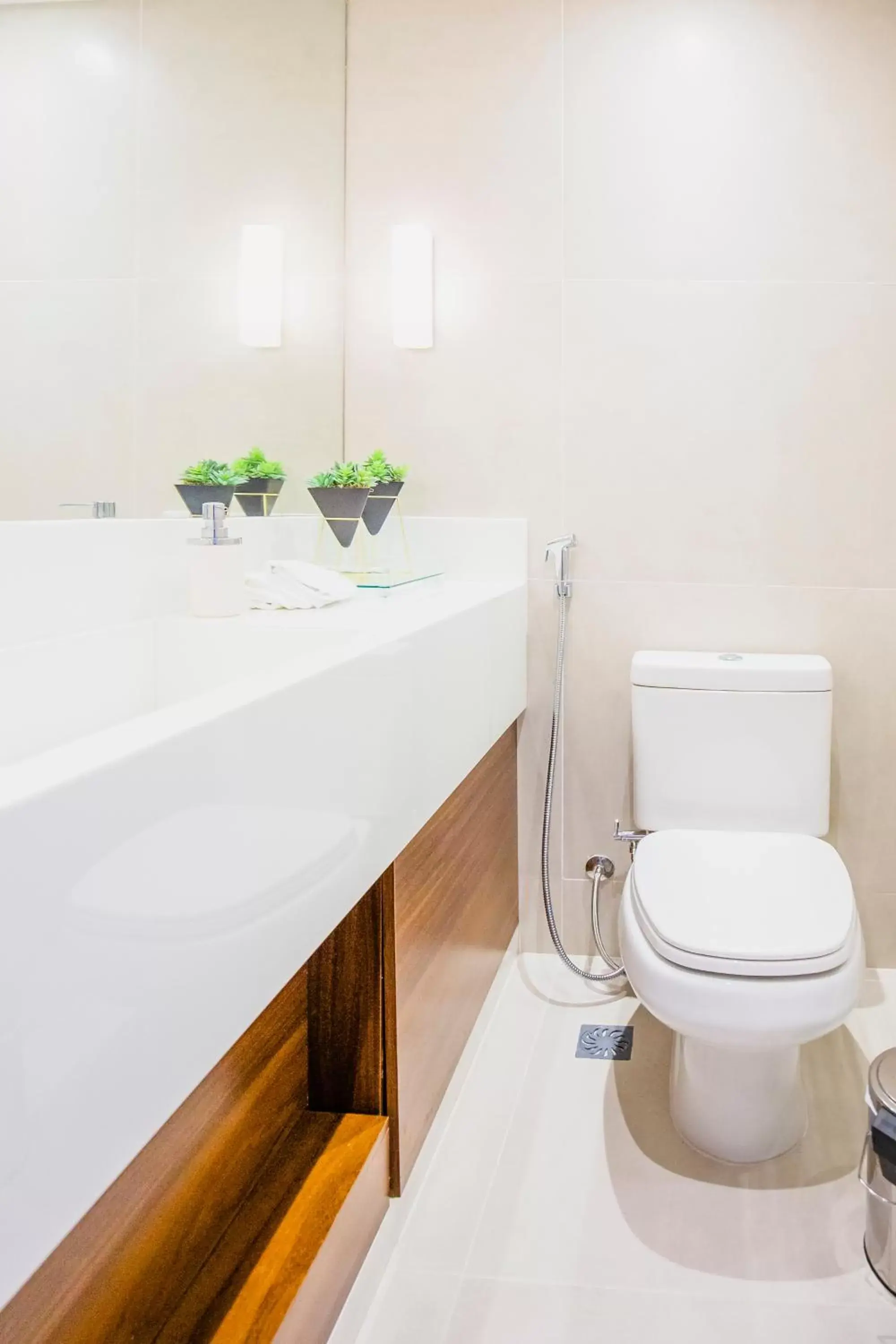 Toilet, Bathroom in Bugan Recife Boa Viagem Hotel - by Atlantica