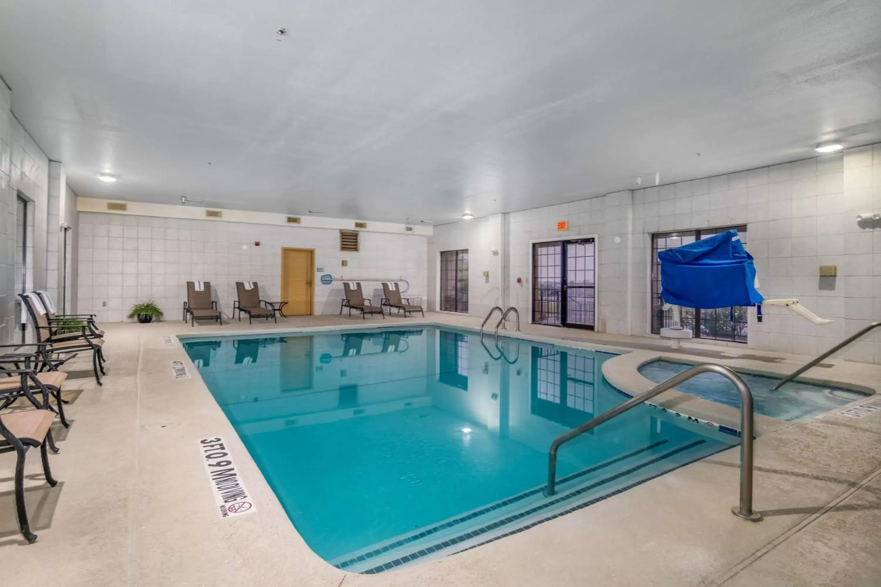 Pool view, Swimming Pool in Best Western Plus Shamrock Inn & Suites