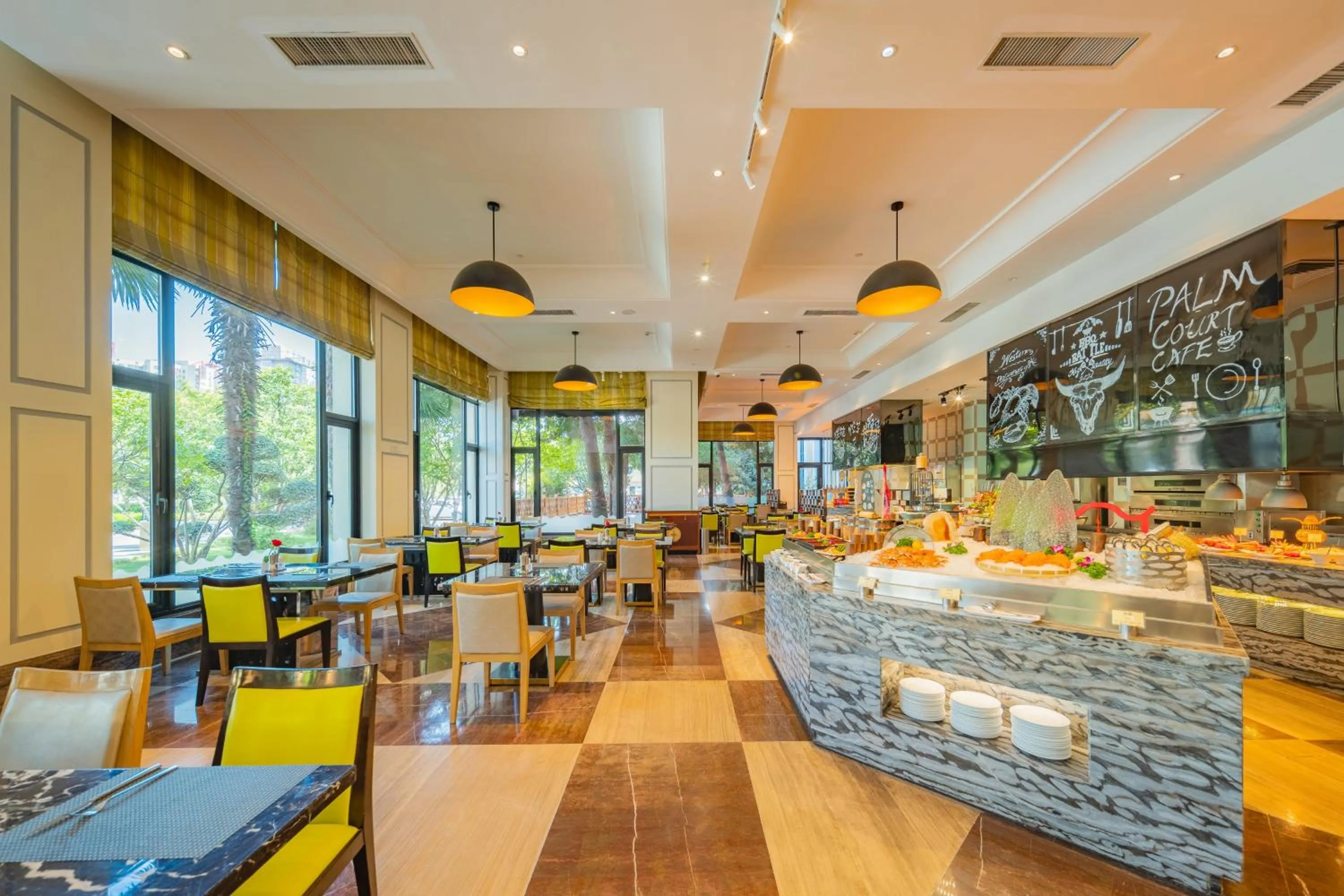 Restaurant/places to eat in Crowne Plaza Zhengzhou by IHG