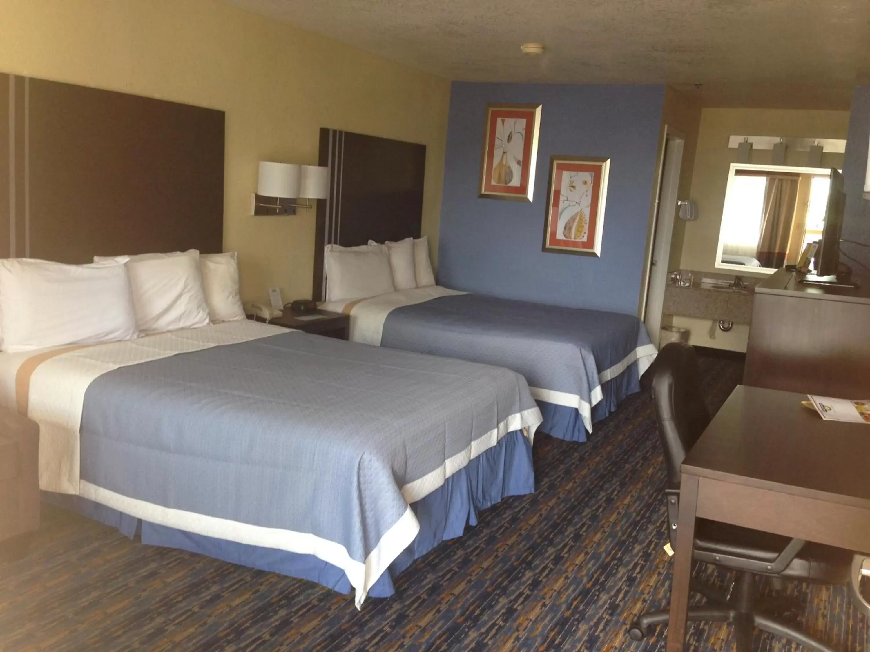 Queen Room with Two Queen Beds - Non-Smoking in Days Inn by Wyndham San Antonio Northwest/Seaworld