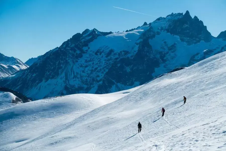 group of guests, Winter in Le Bacchu Ber