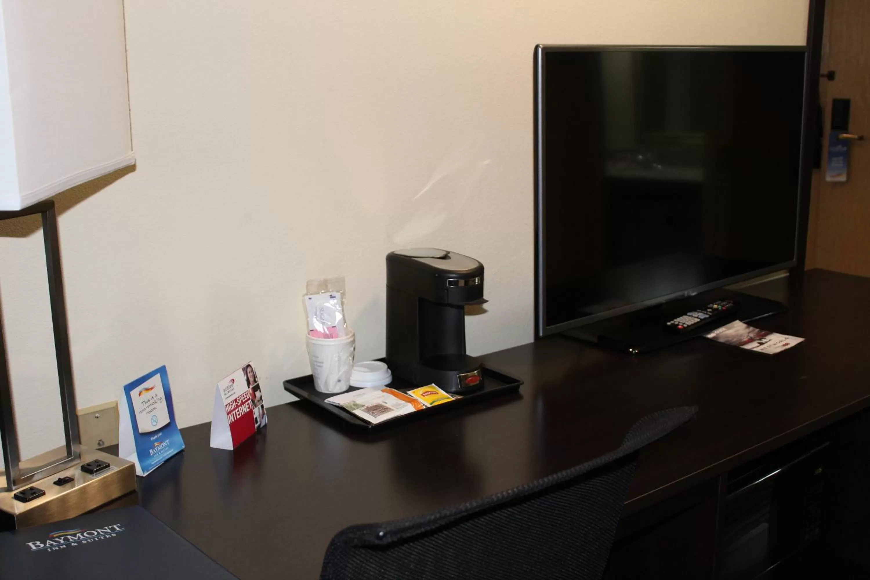 Coffee/tea facilities in Baymont by Wyndham Newark at University of Delaware