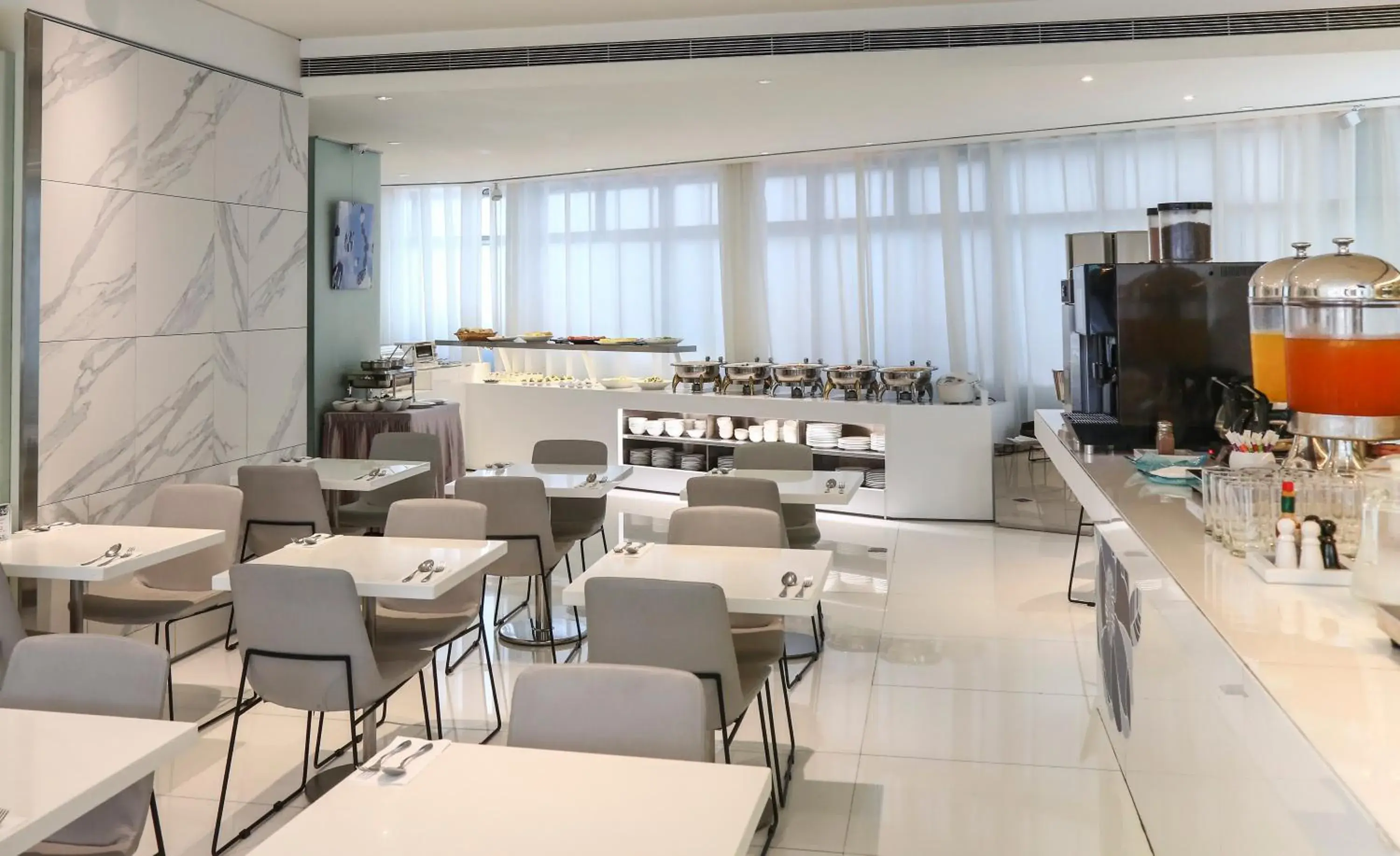 Restaurant/Places to Eat in Ambience Hotel