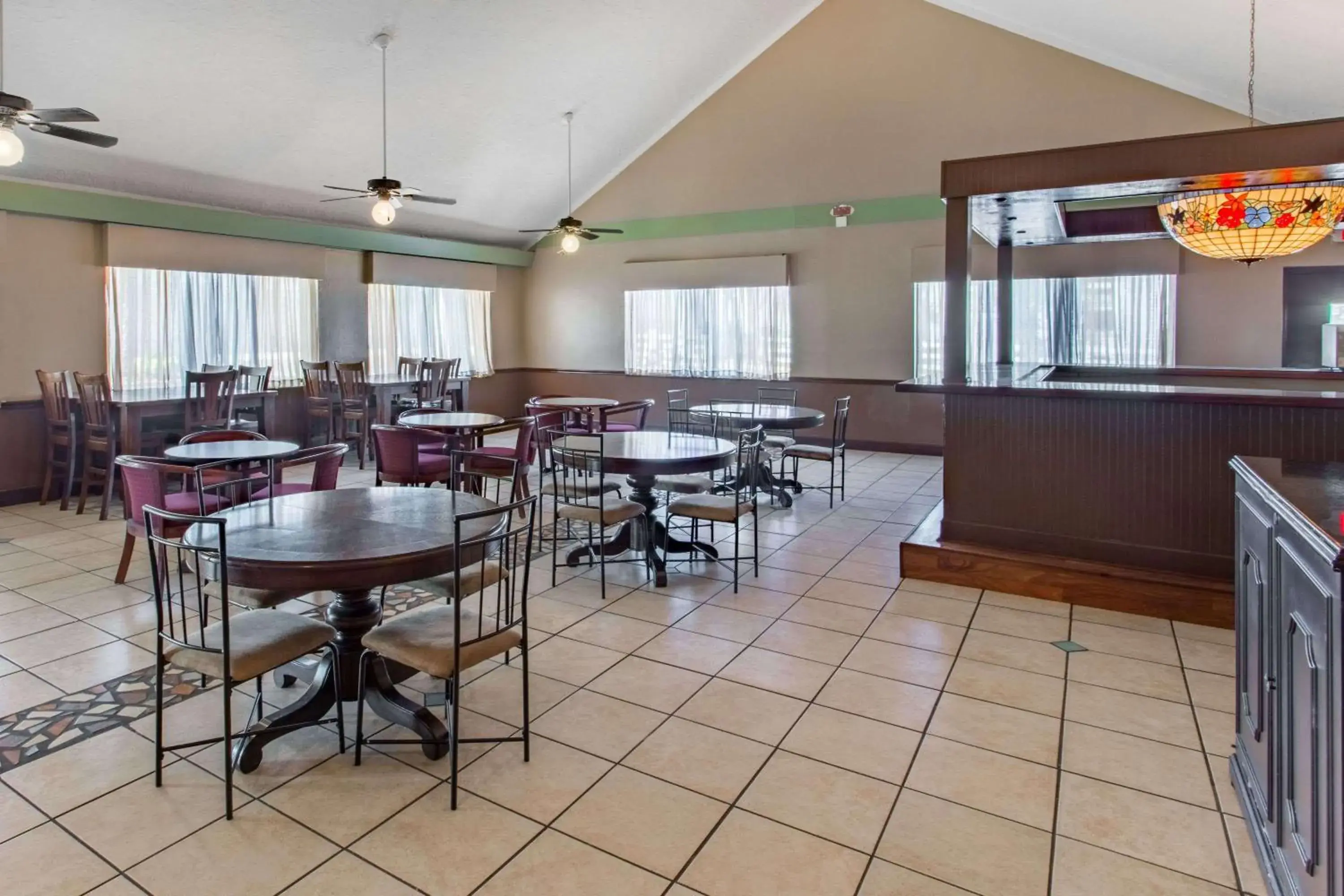 On site, Restaurant/Places to Eat in Knights Inn - Plant City