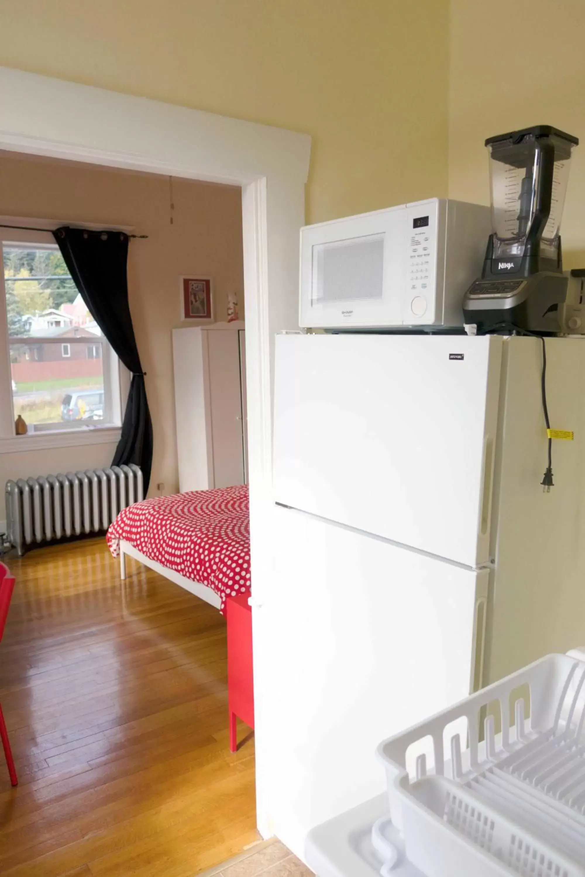 Kitchen or kitchenette in Sauerdough Lodging