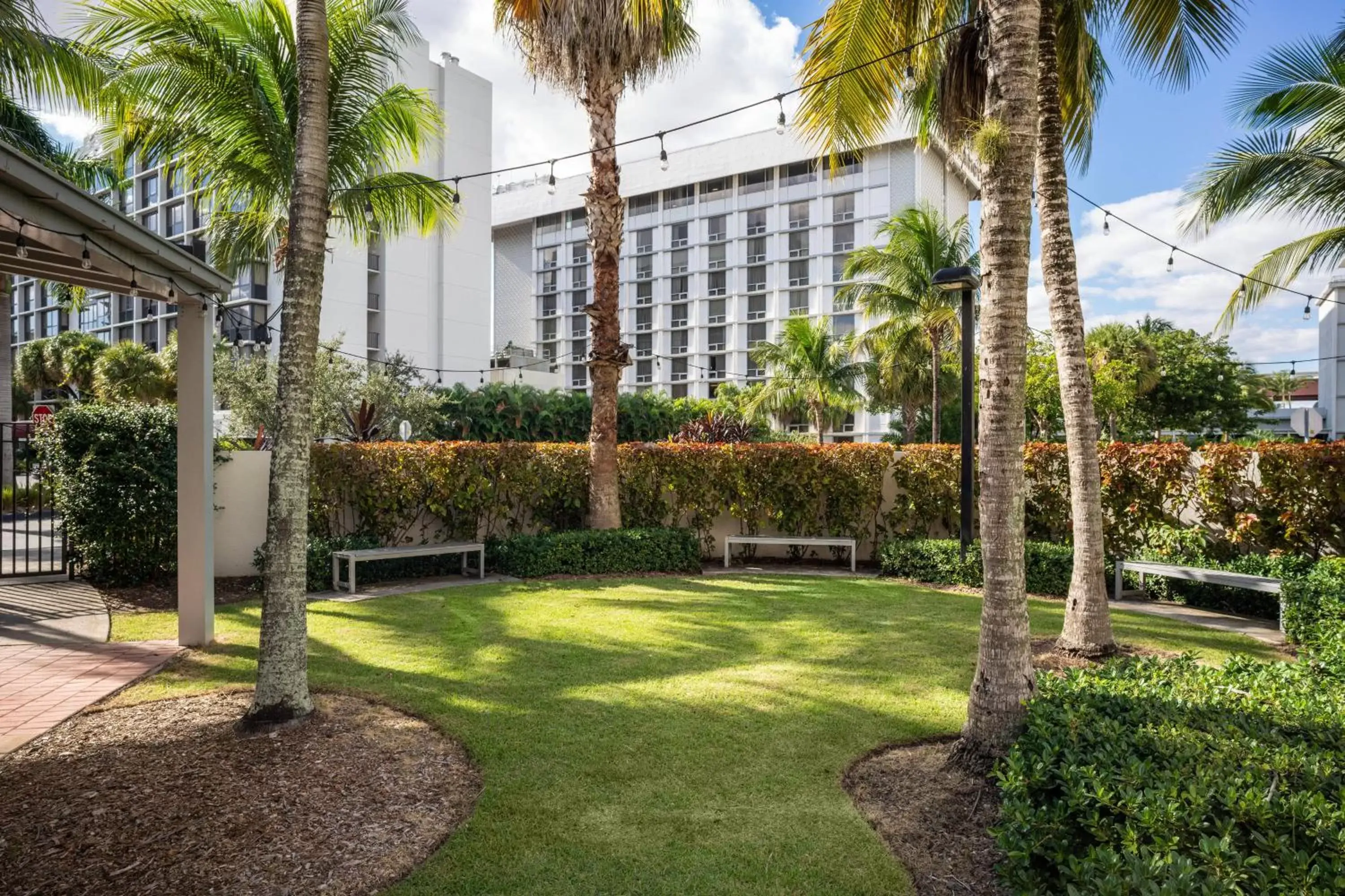 Property building, Garden in Residence Inn by Marriott Miami Airport