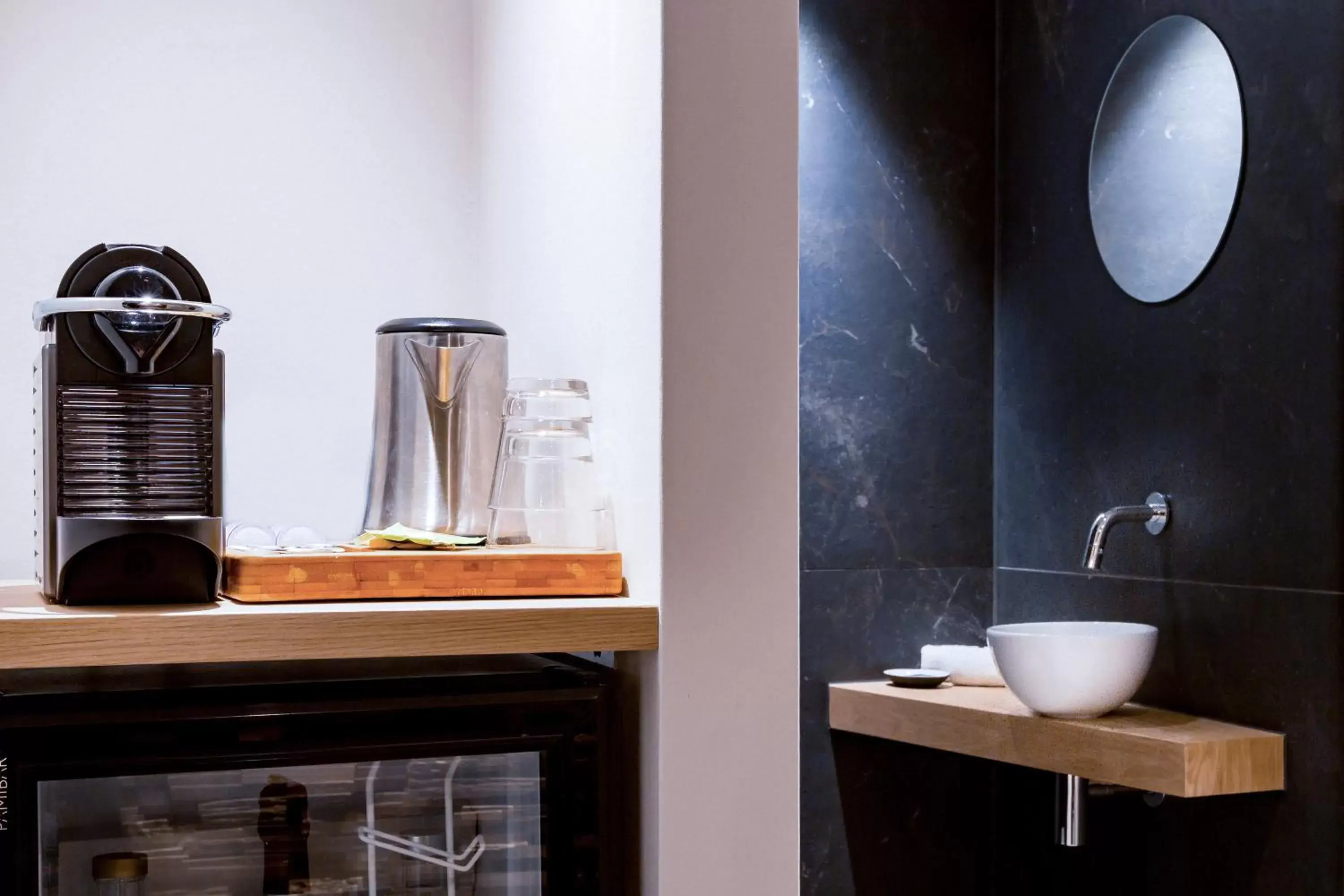 Coffee/tea facilities, Bathroom in Hotel de Sterrenberg - Adults Only