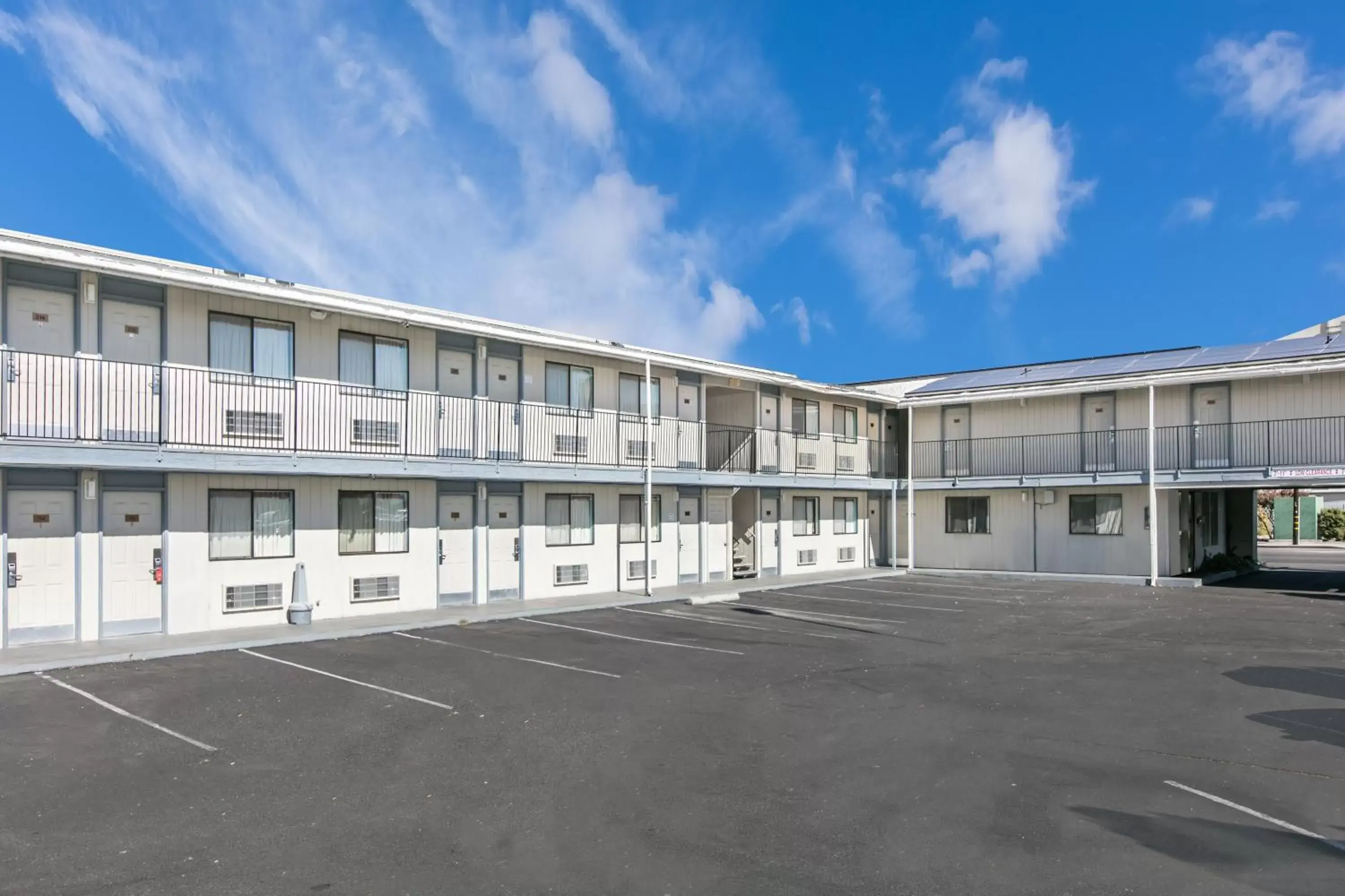 Property building in Super 8 by Wyndham Bishop Property building in Super 8 by Wyndham Bishop