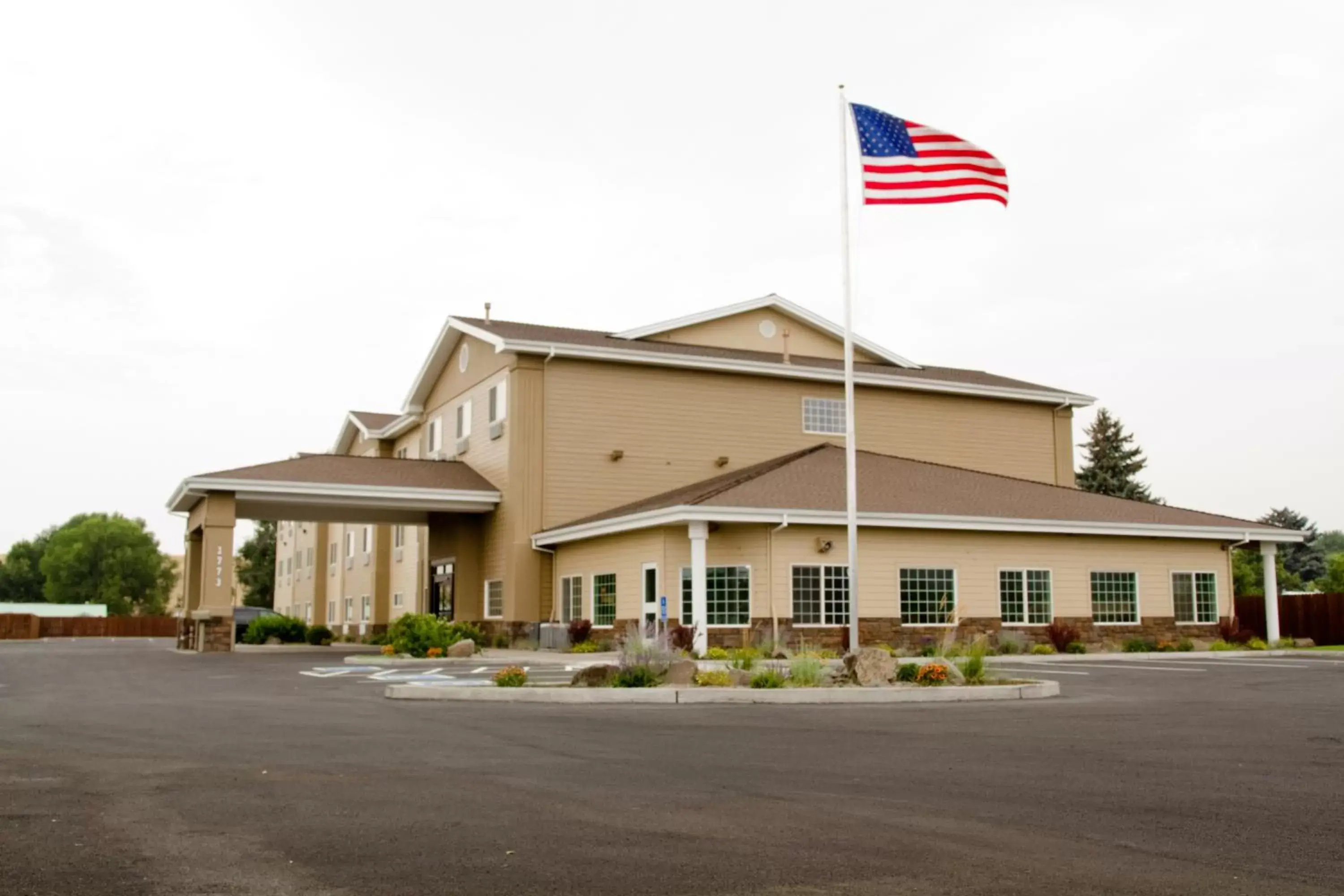 Facade/entrance, Property Building in Country Inn & Suites by Radisson, Prineville, OR