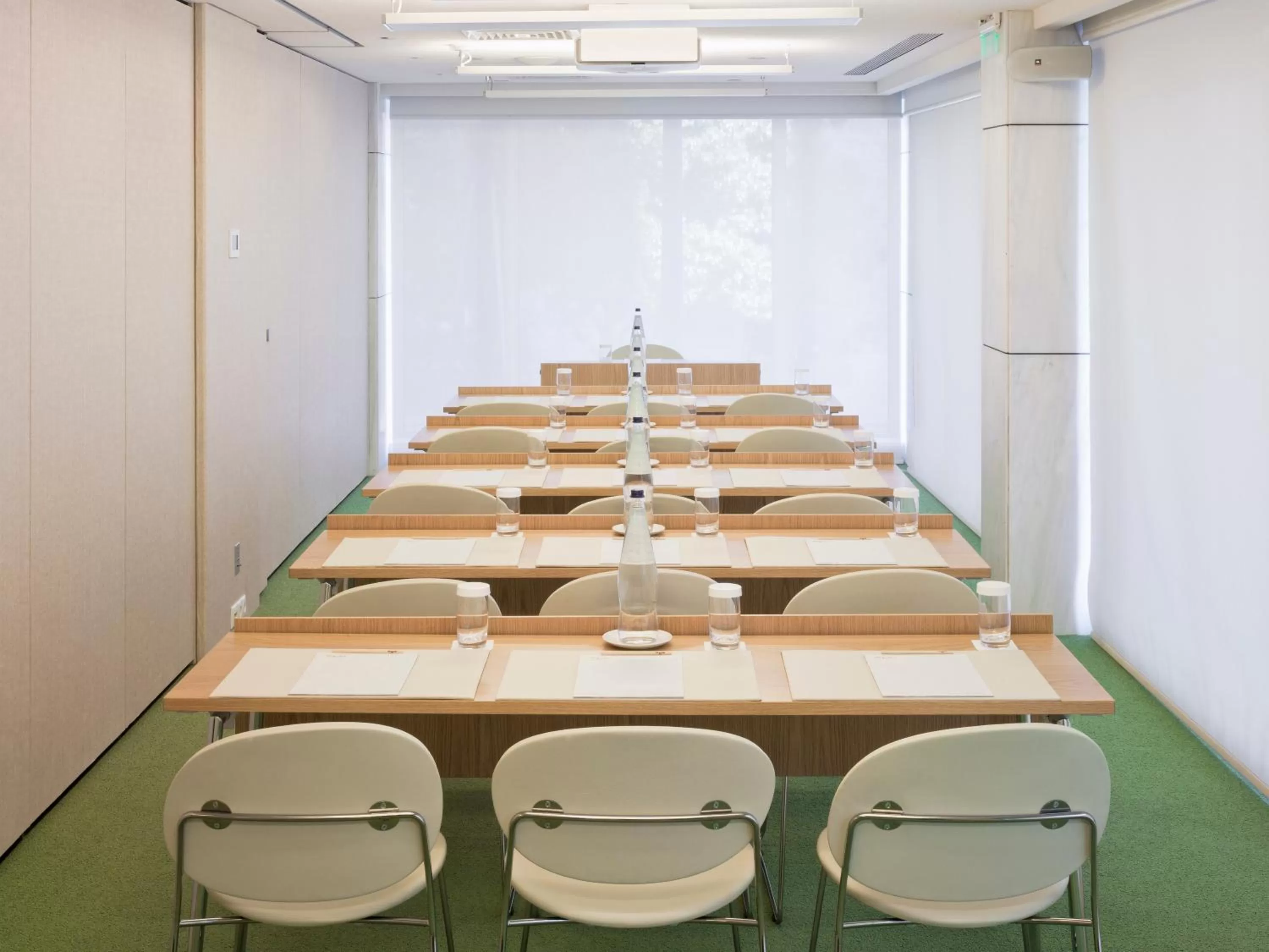 Business facilities in New Hotel