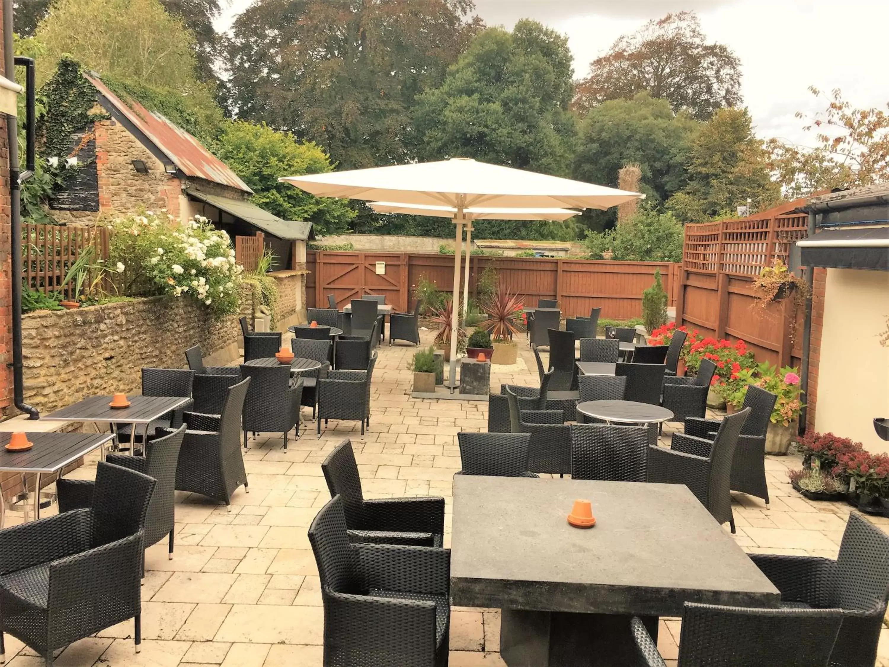 Patio, Restaurant/Places to Eat in The Highworth Hotel