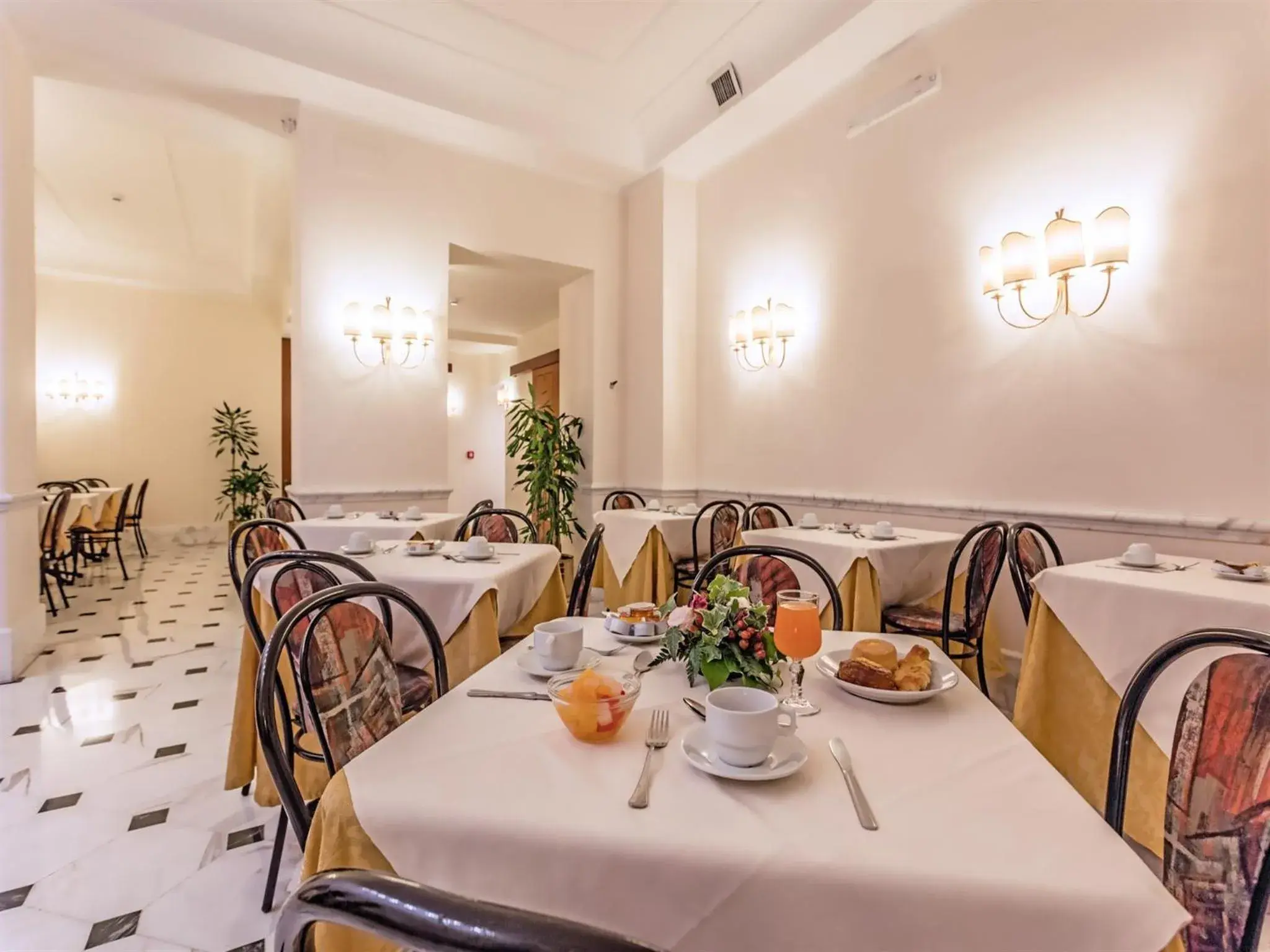 Restaurant/Places to Eat in Raeli Hotel Noto