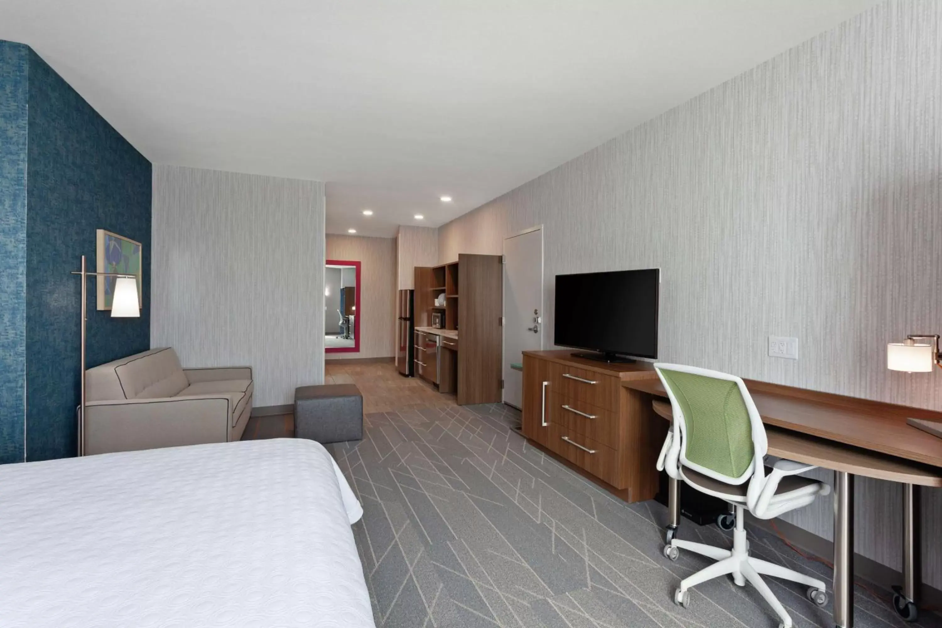 Bedroom, TV/Entertainment Center in Home2 Suites By Hilton Temecula