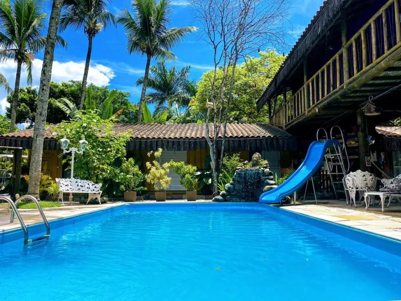 Swimming Pool in Pousada Papaya Container