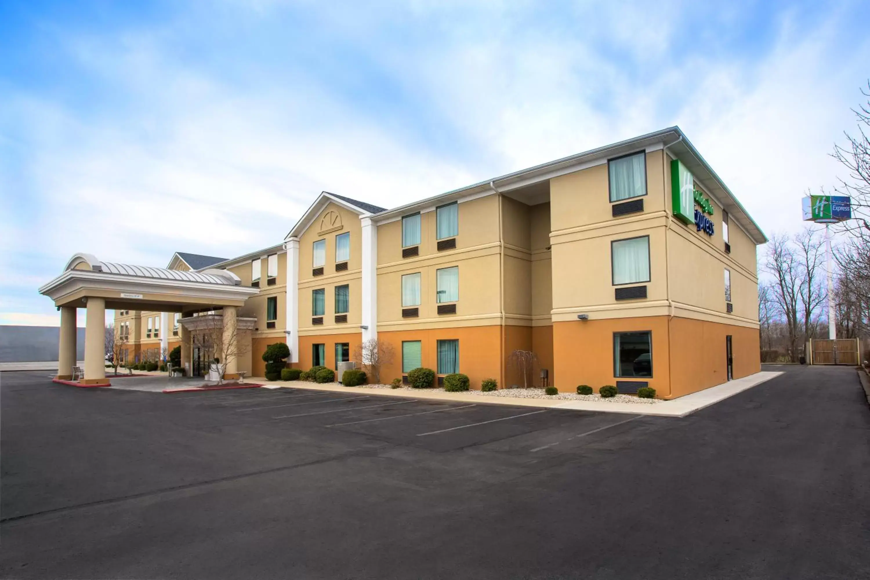 Property Building in Holiday Inn Express Lexington Southwest Nicholasville, an IHG Hotel